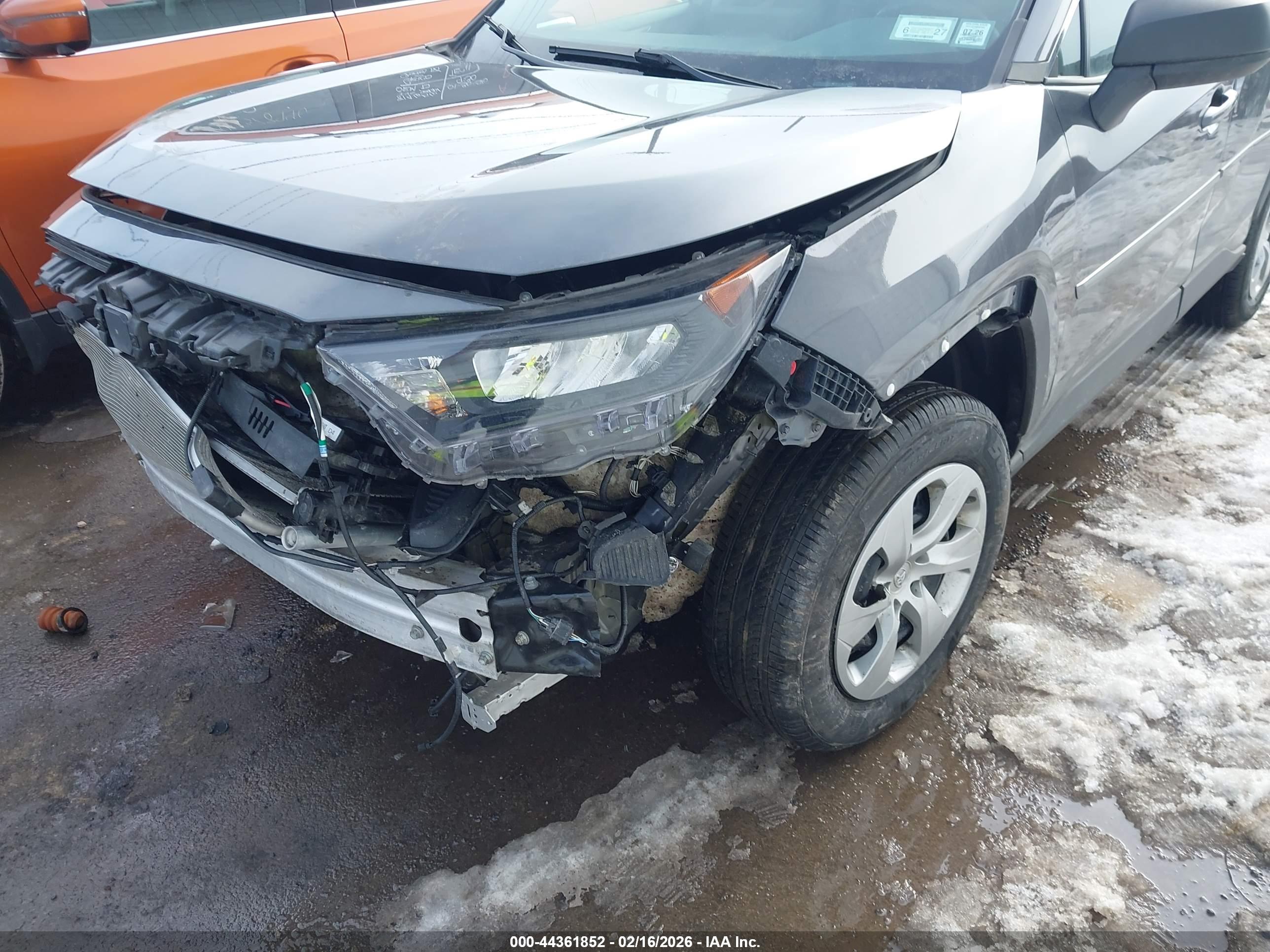 TOYOTA RAV4 image 6