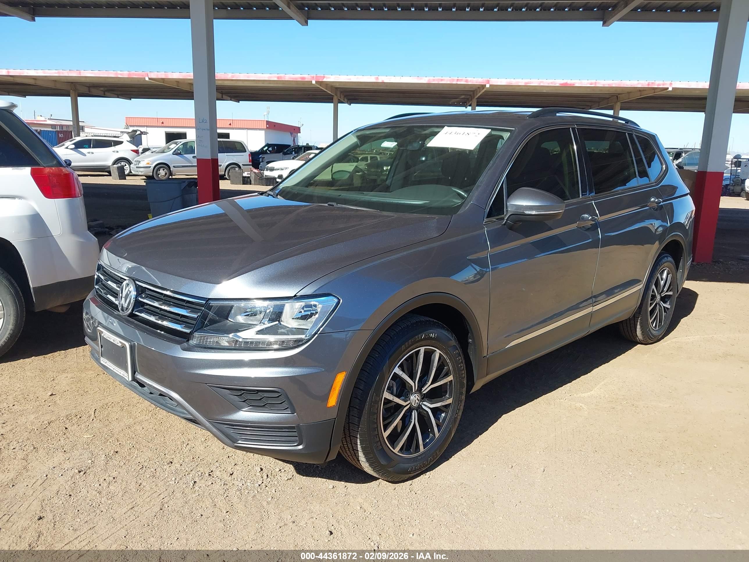 VOLKSWAGEN TIGUAN image 2