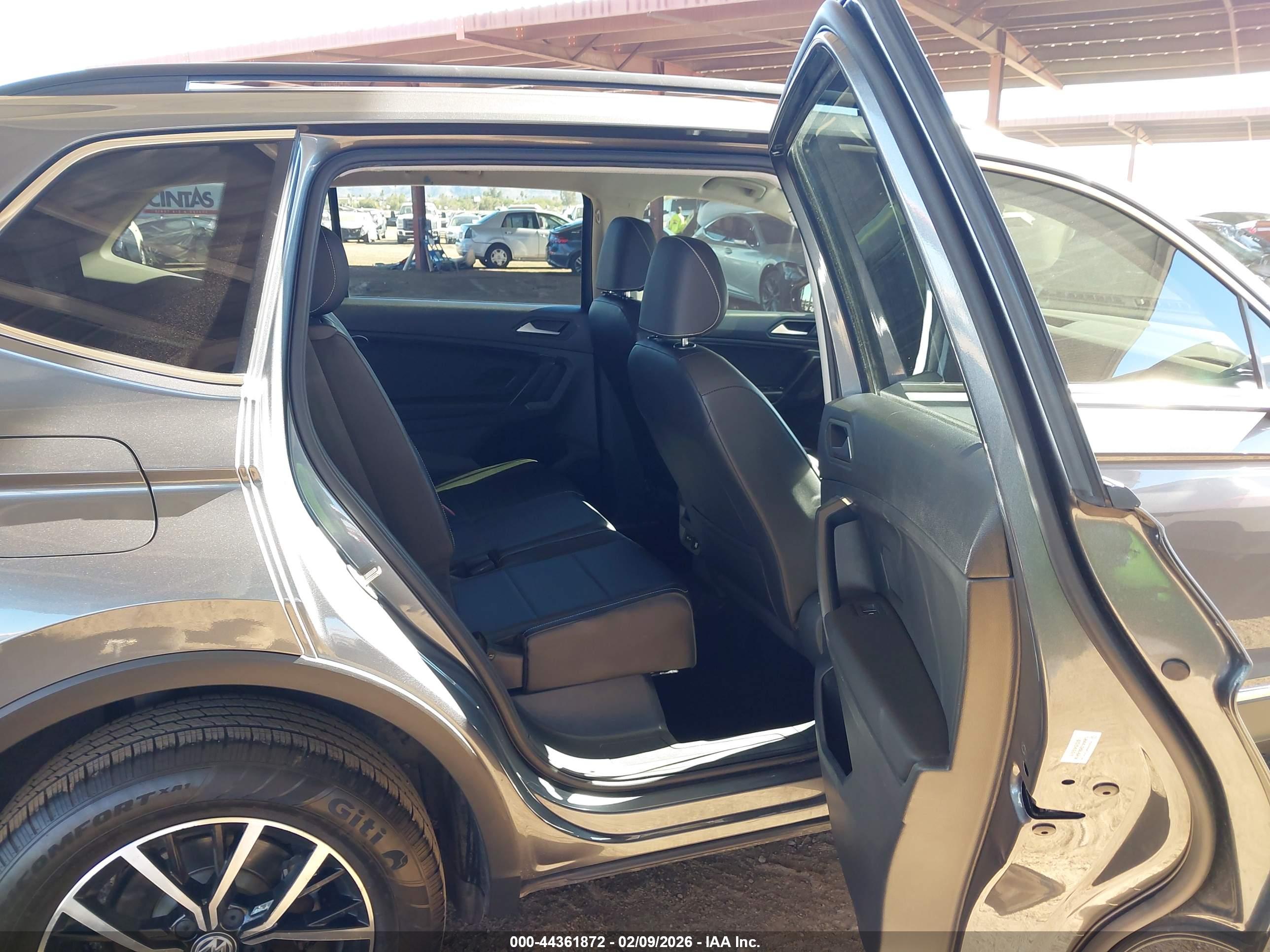 VOLKSWAGEN TIGUAN image 8