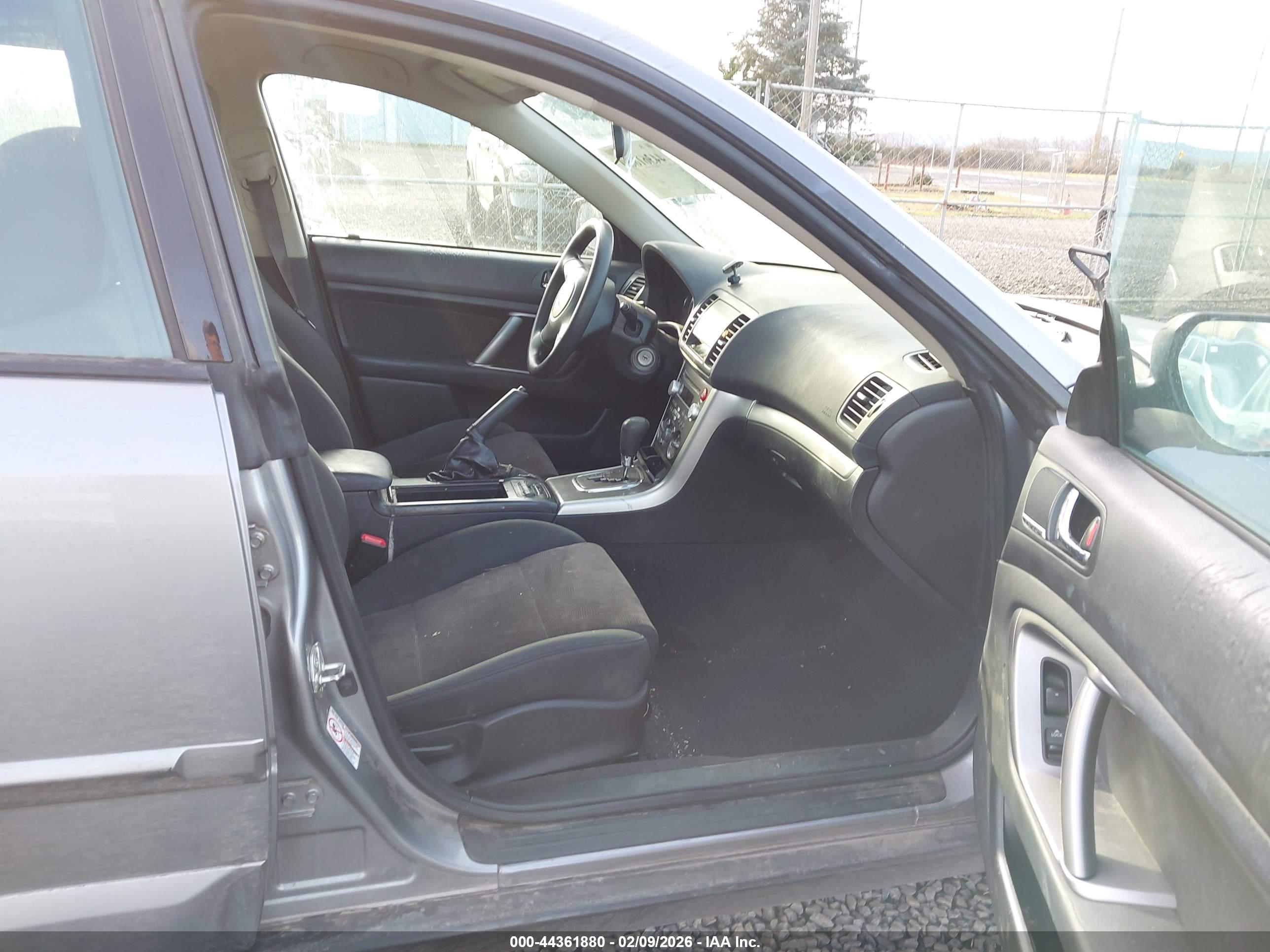 SUBARU OUTBACK image 5