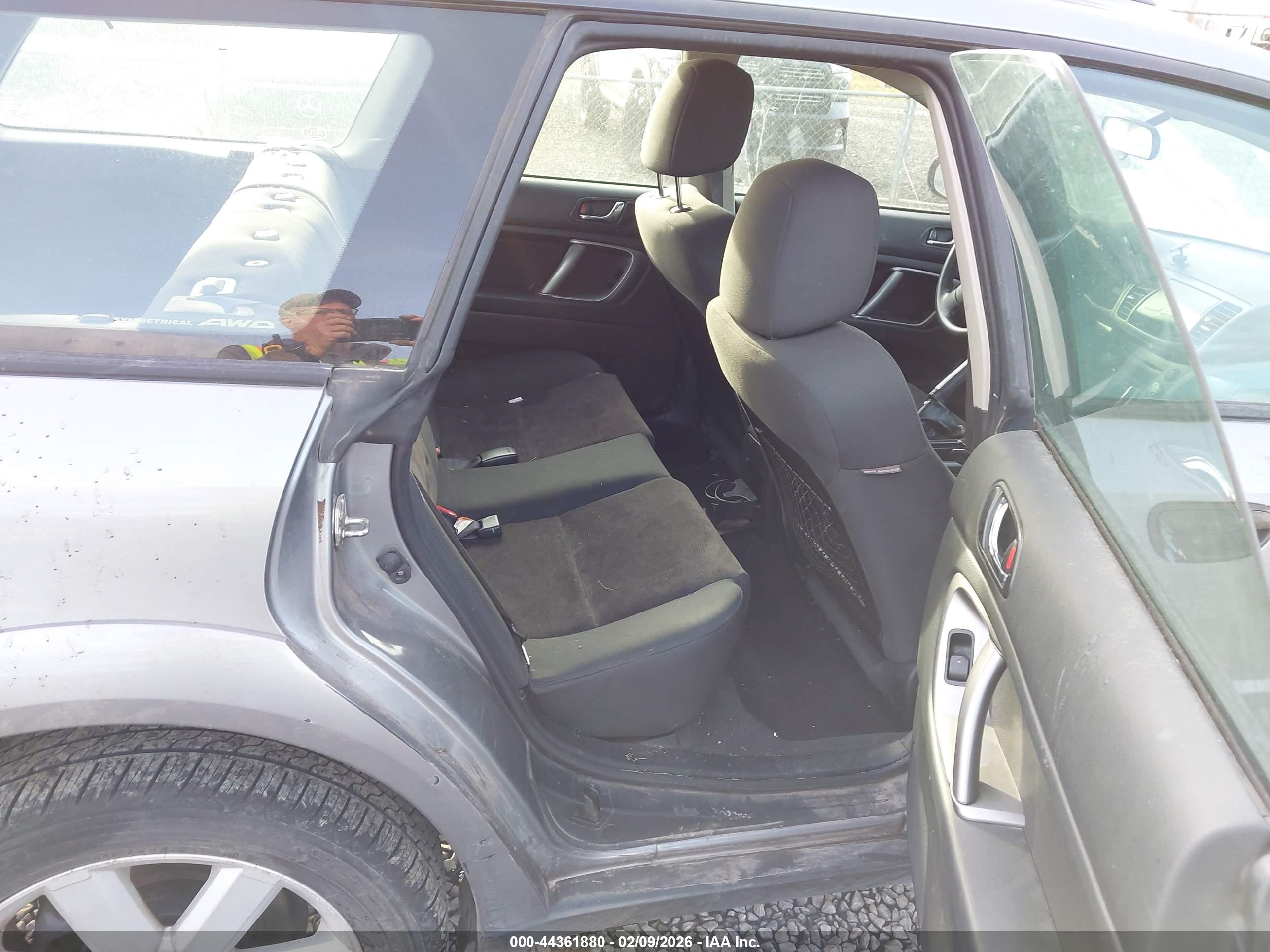 SUBARU OUTBACK image 8