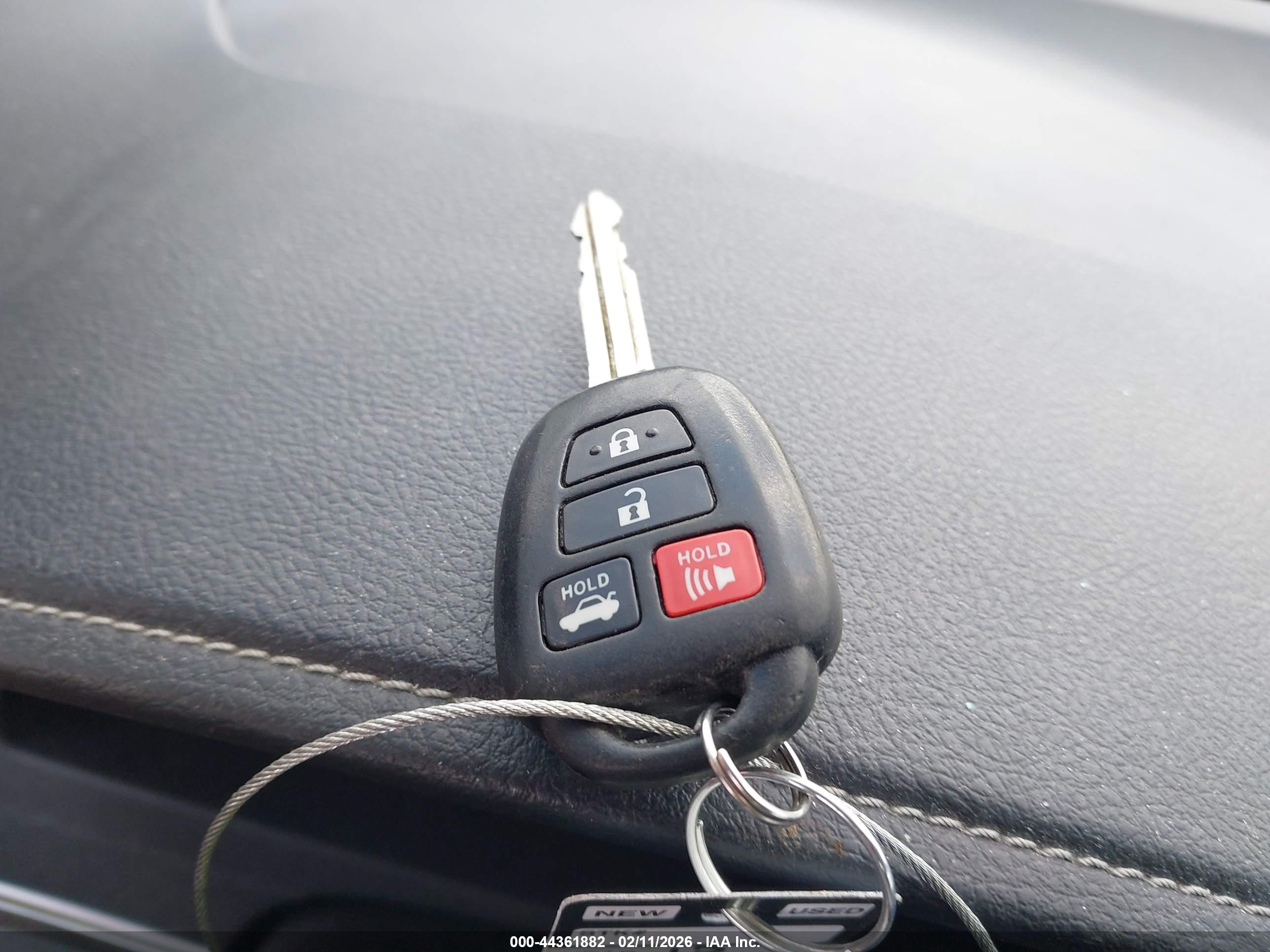 TOYOTA CAMRY image 11