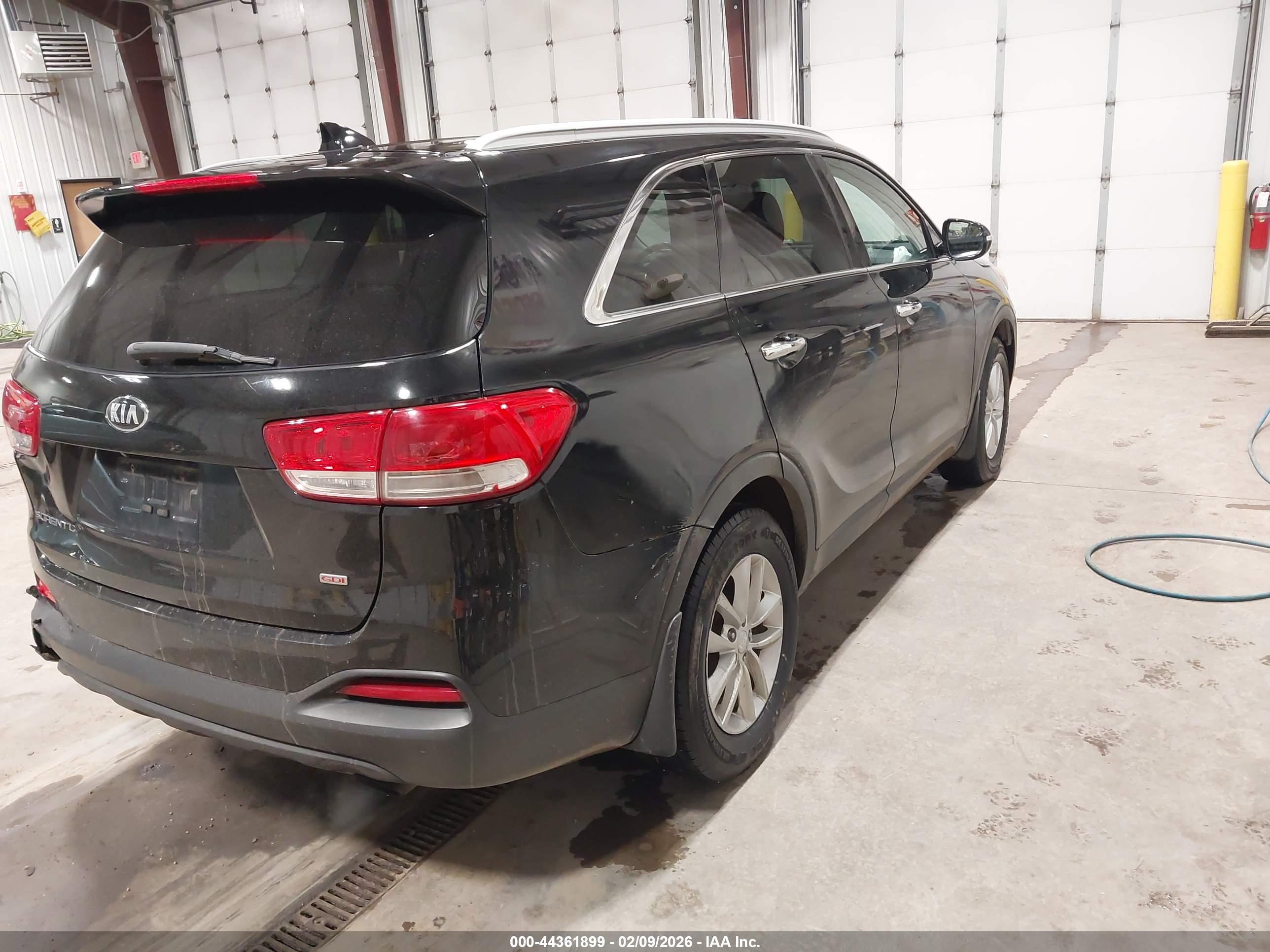 KIA SORENTO image 4