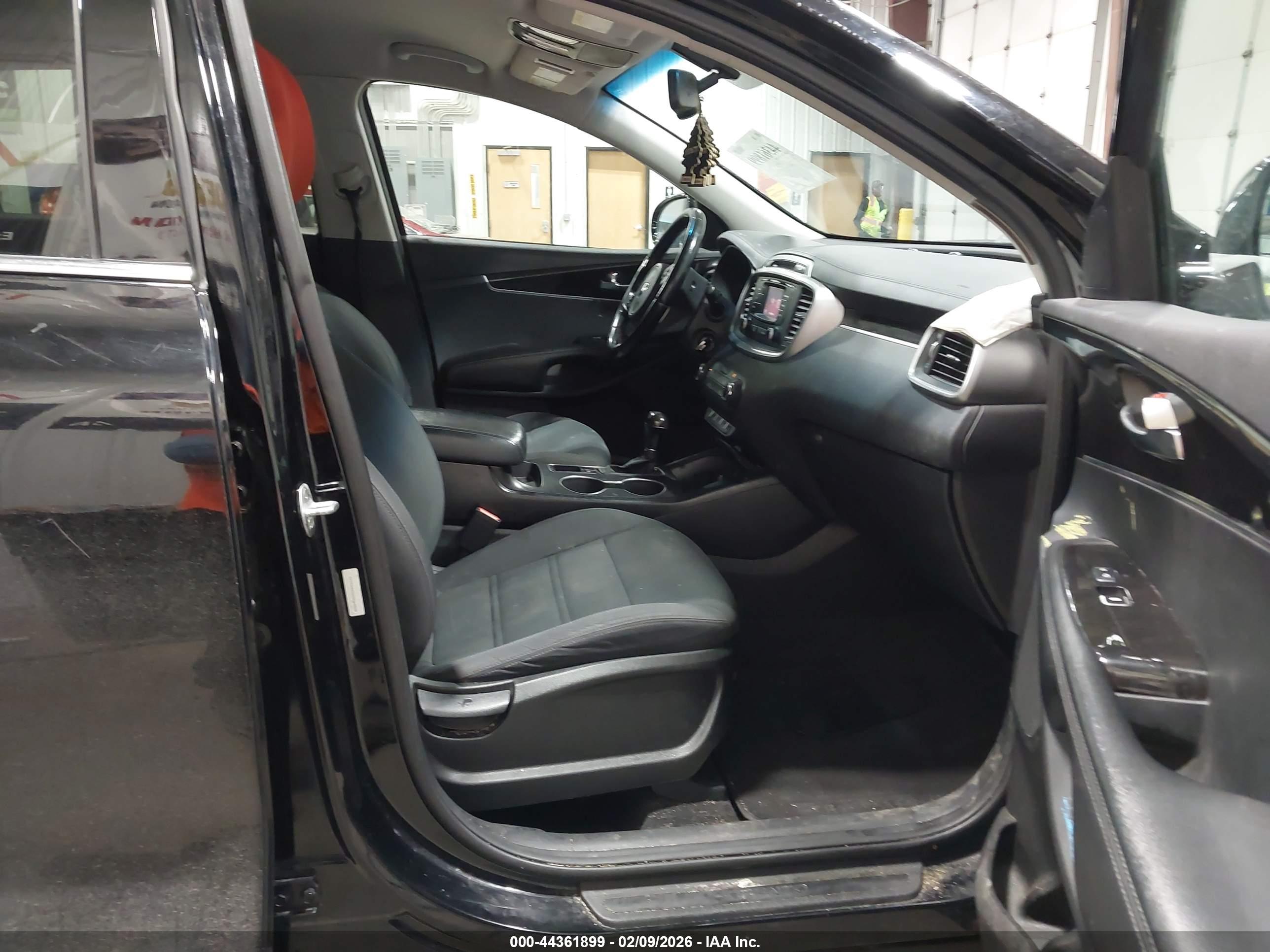 KIA SORENTO image 5