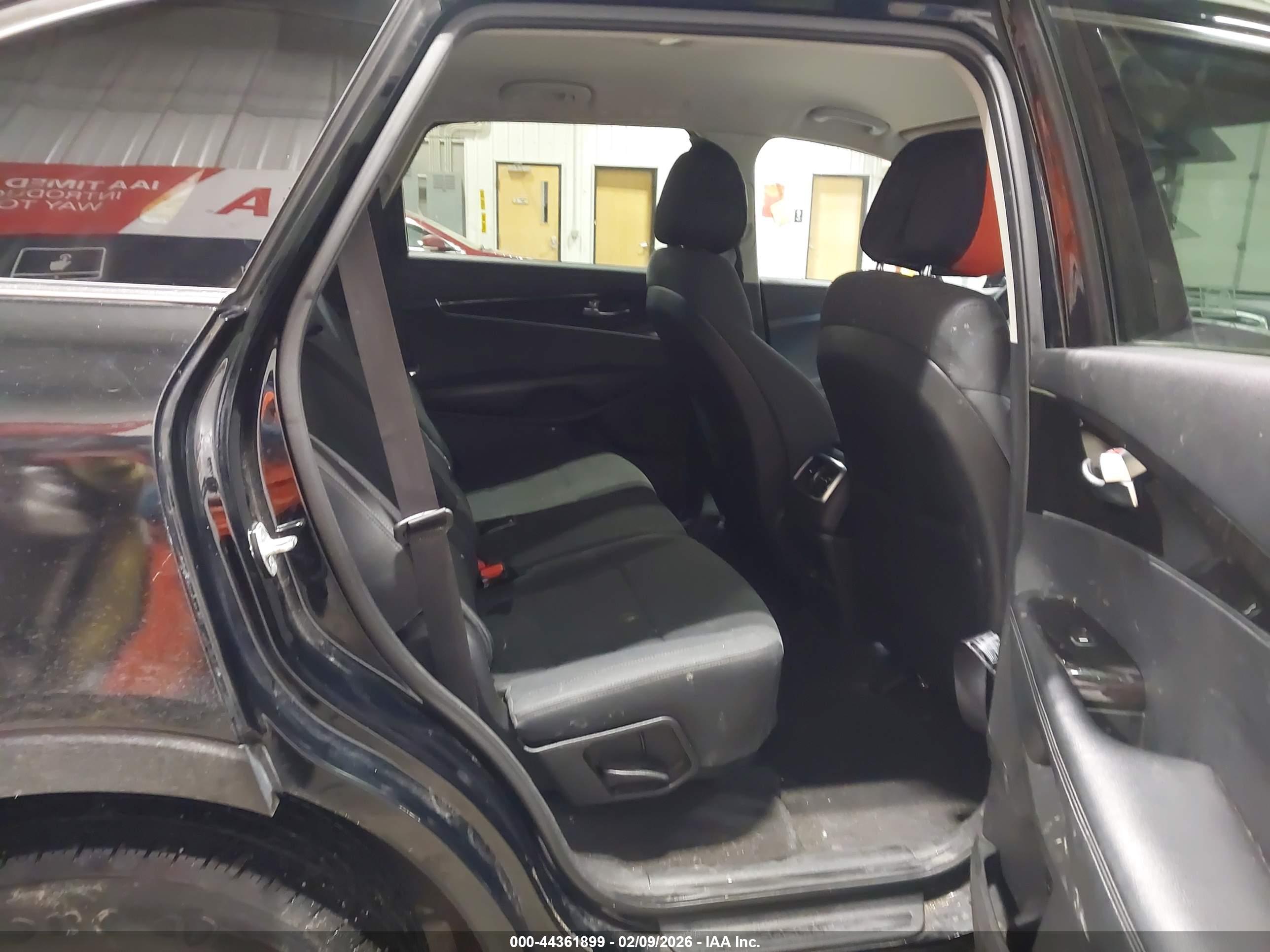 KIA SORENTO image 8
