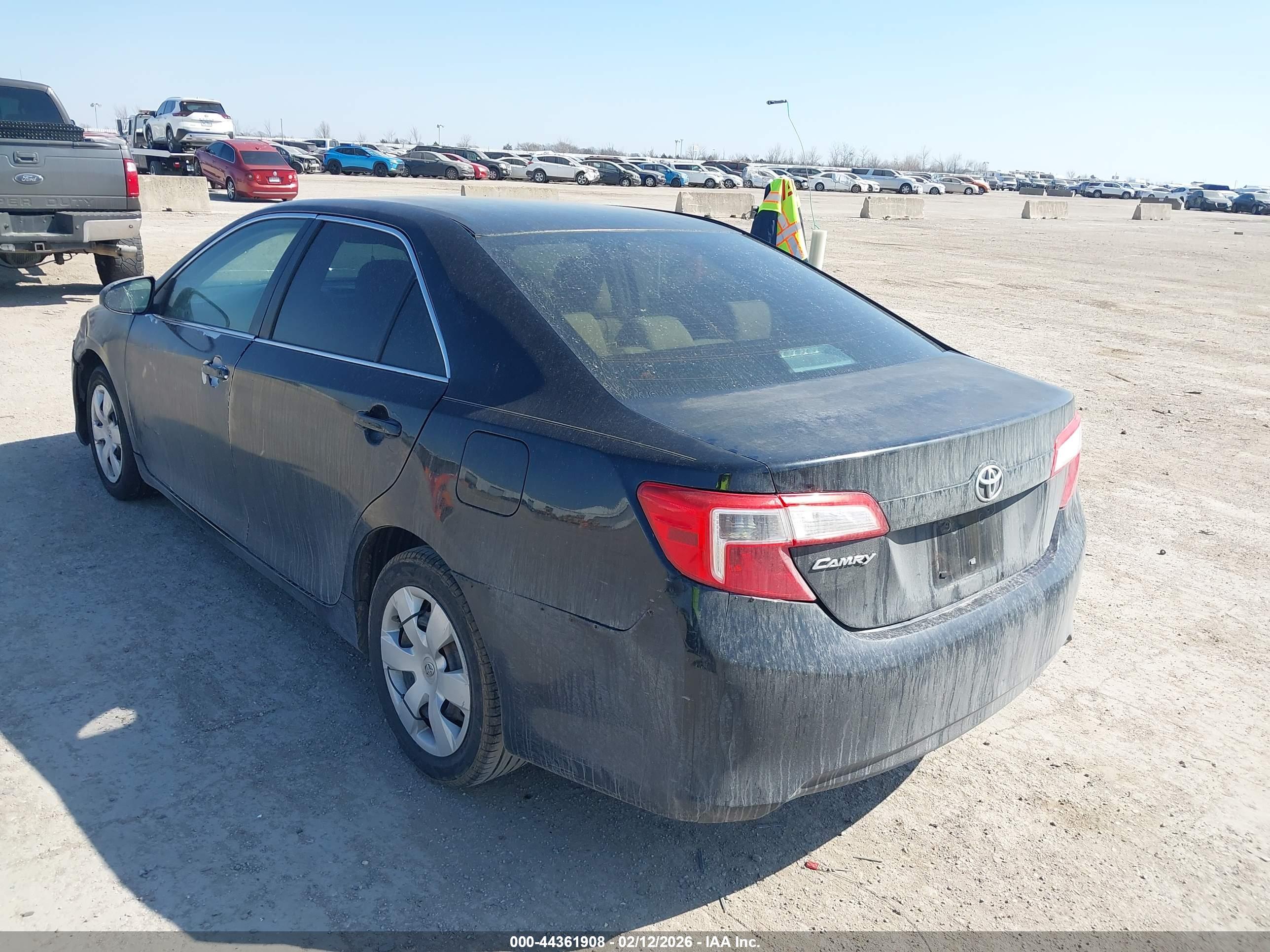 TOYOTA CAMRY image 3