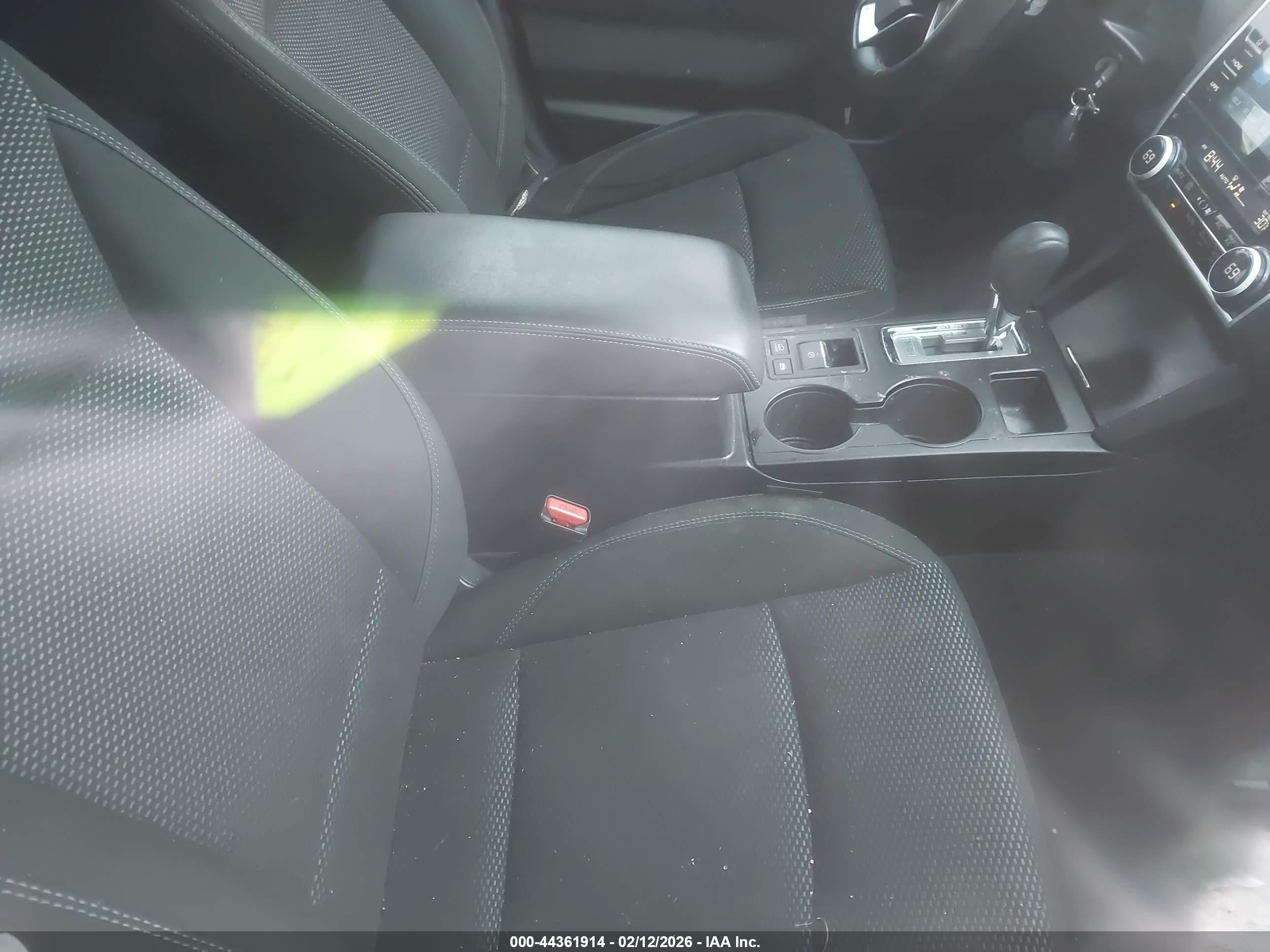 SUBARU OUTBACK image 5