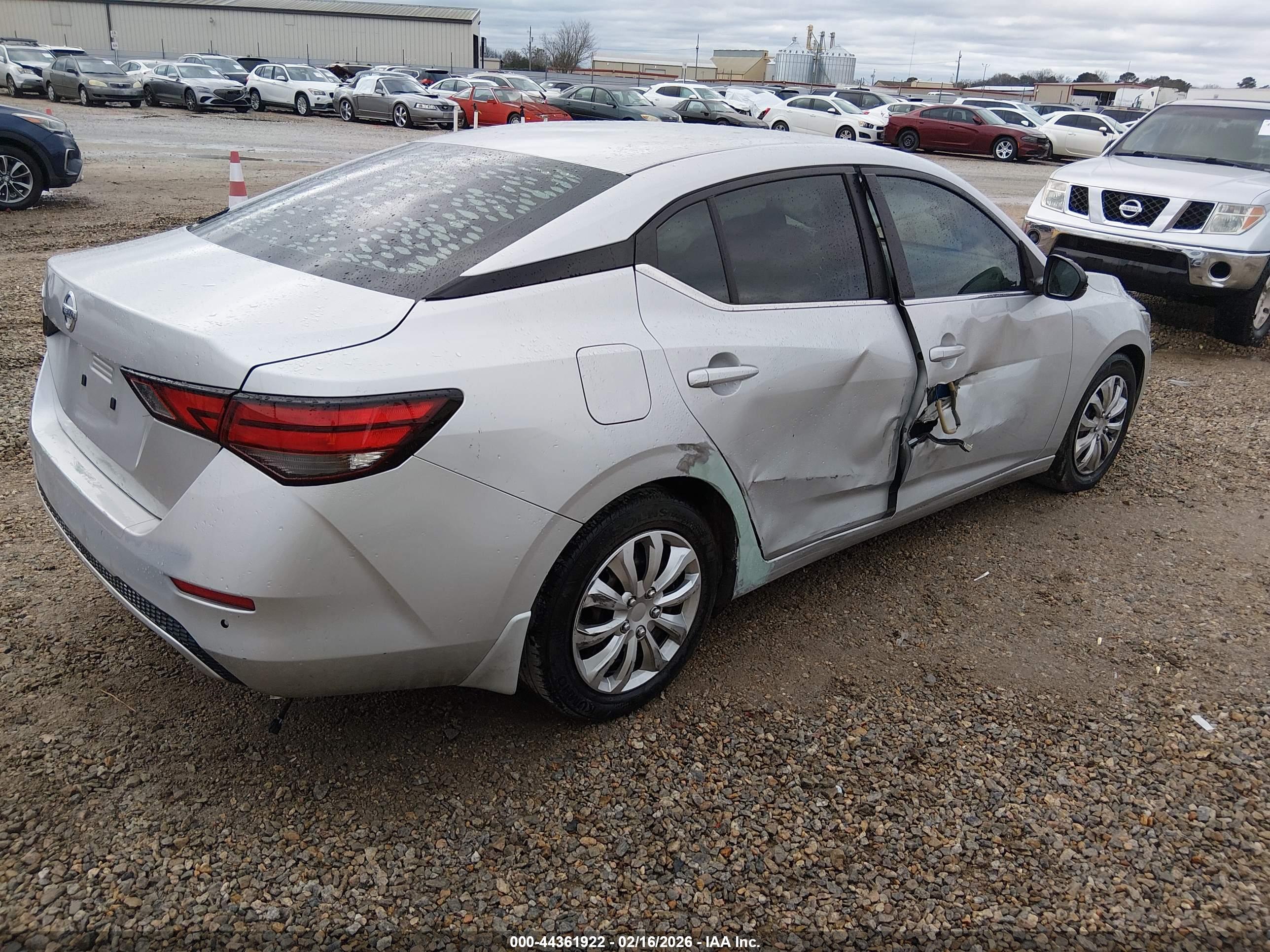 NISSAN SENTRA image 4
