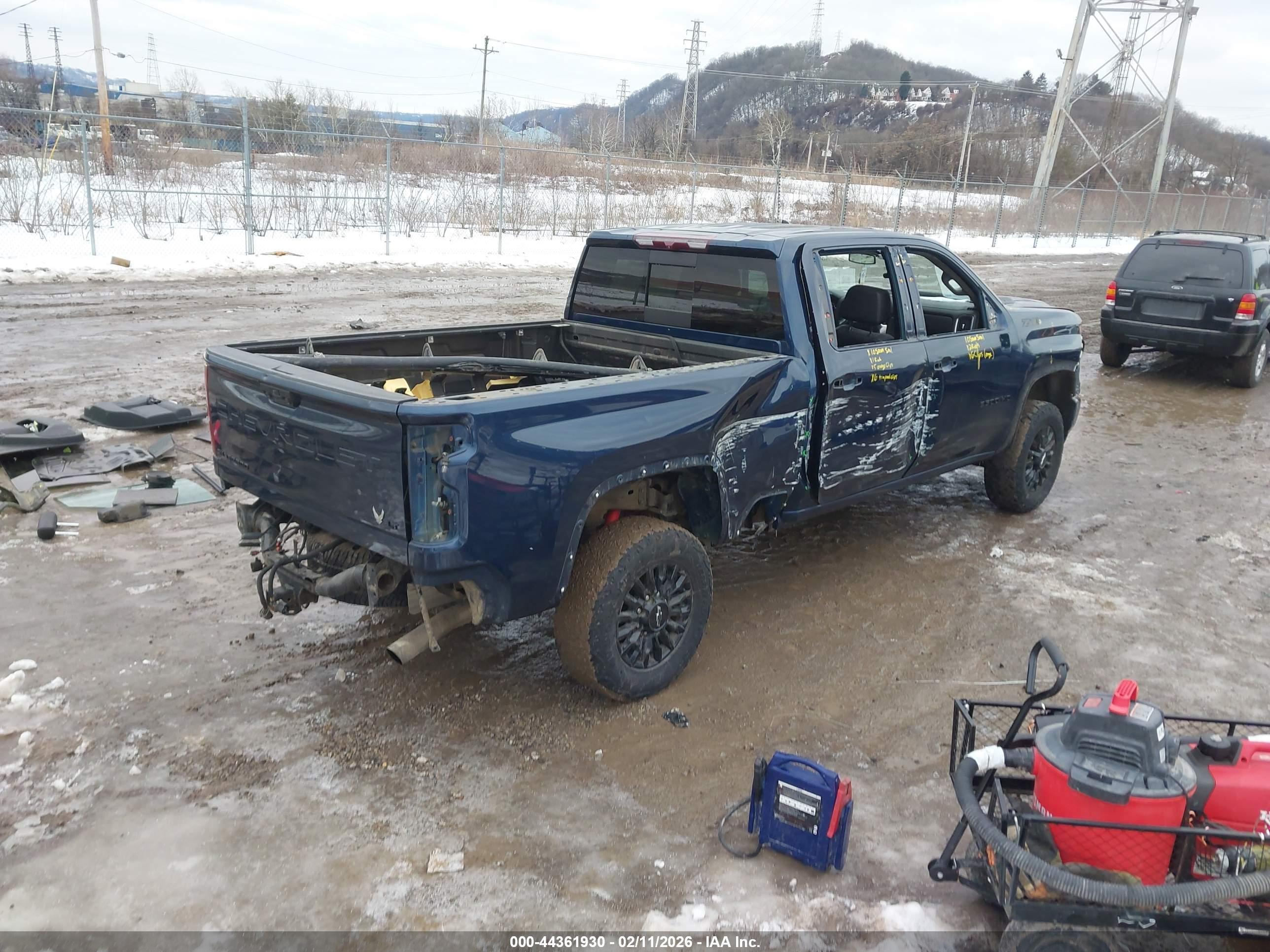 CHEVROLET SILVERADO image 4