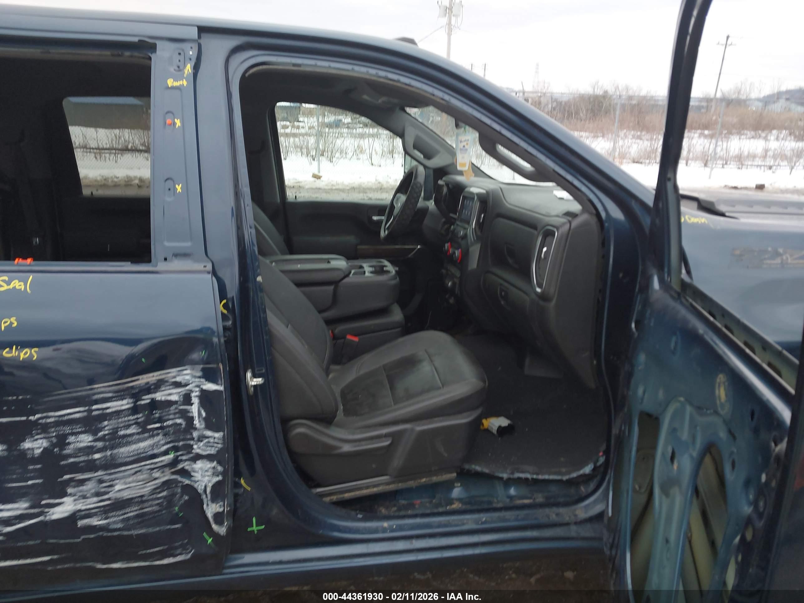 CHEVROLET SILVERADO image 5