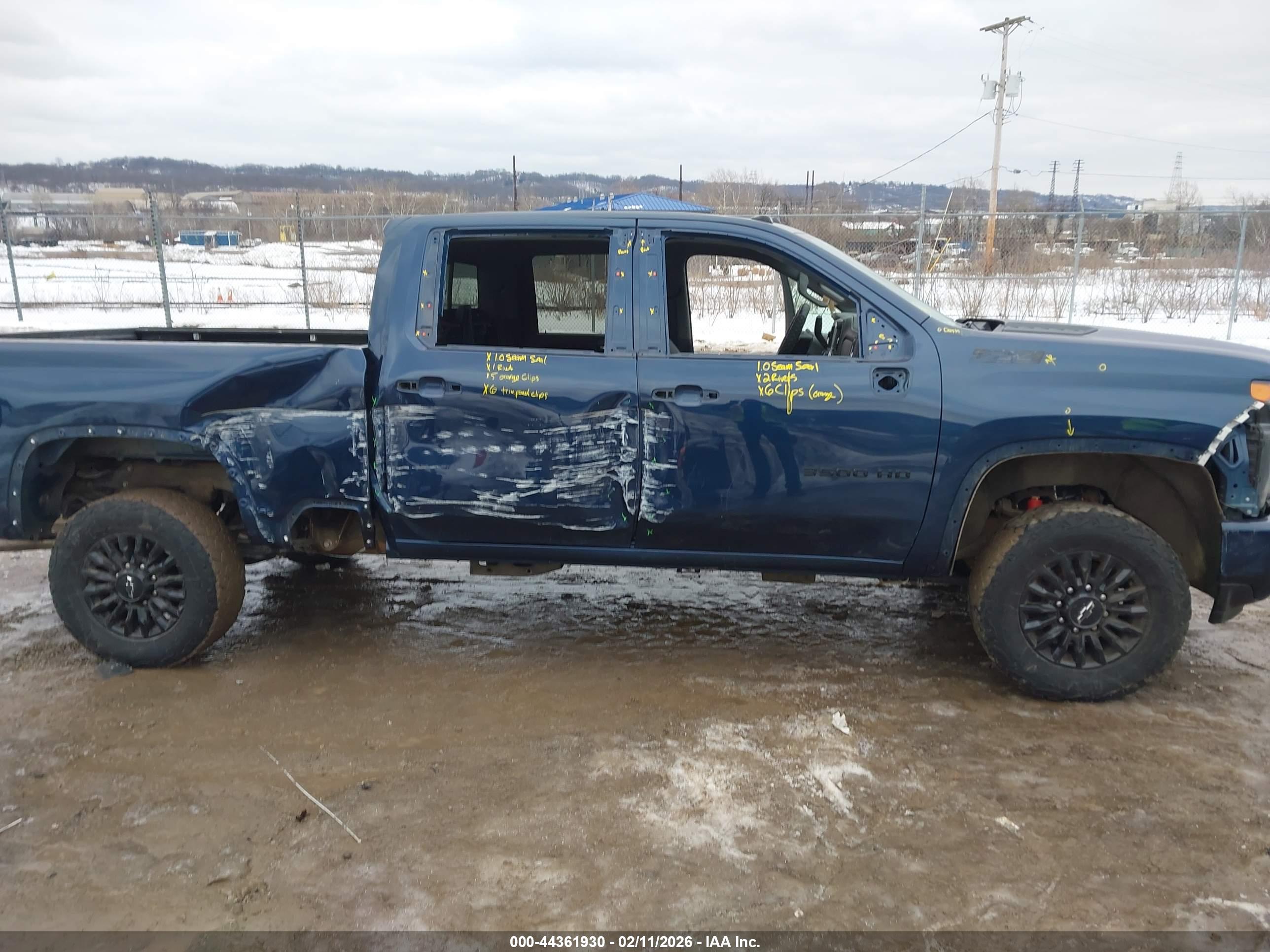 CHEVROLET SILVERADO image 6