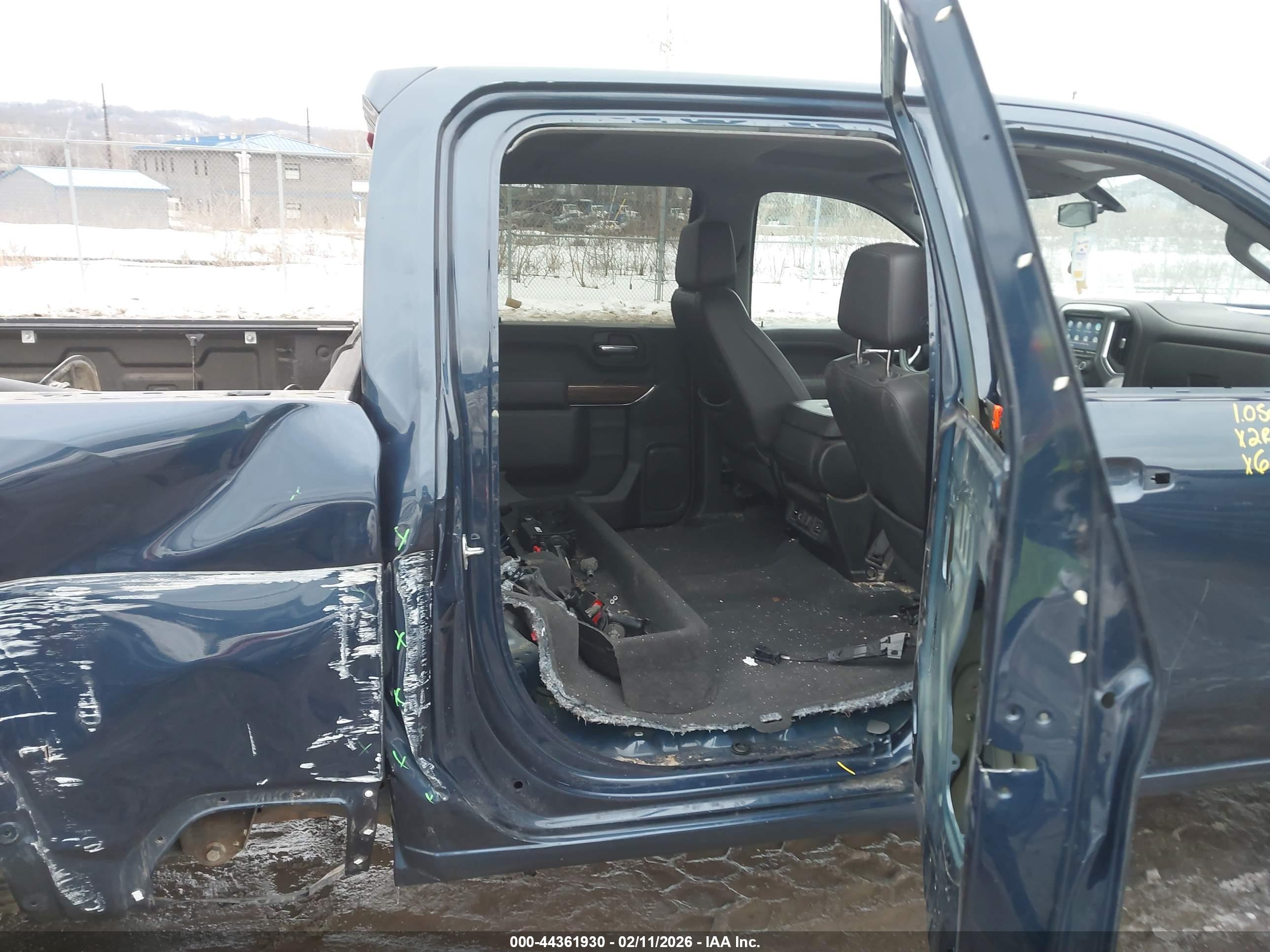 CHEVROLET SILVERADO image 8