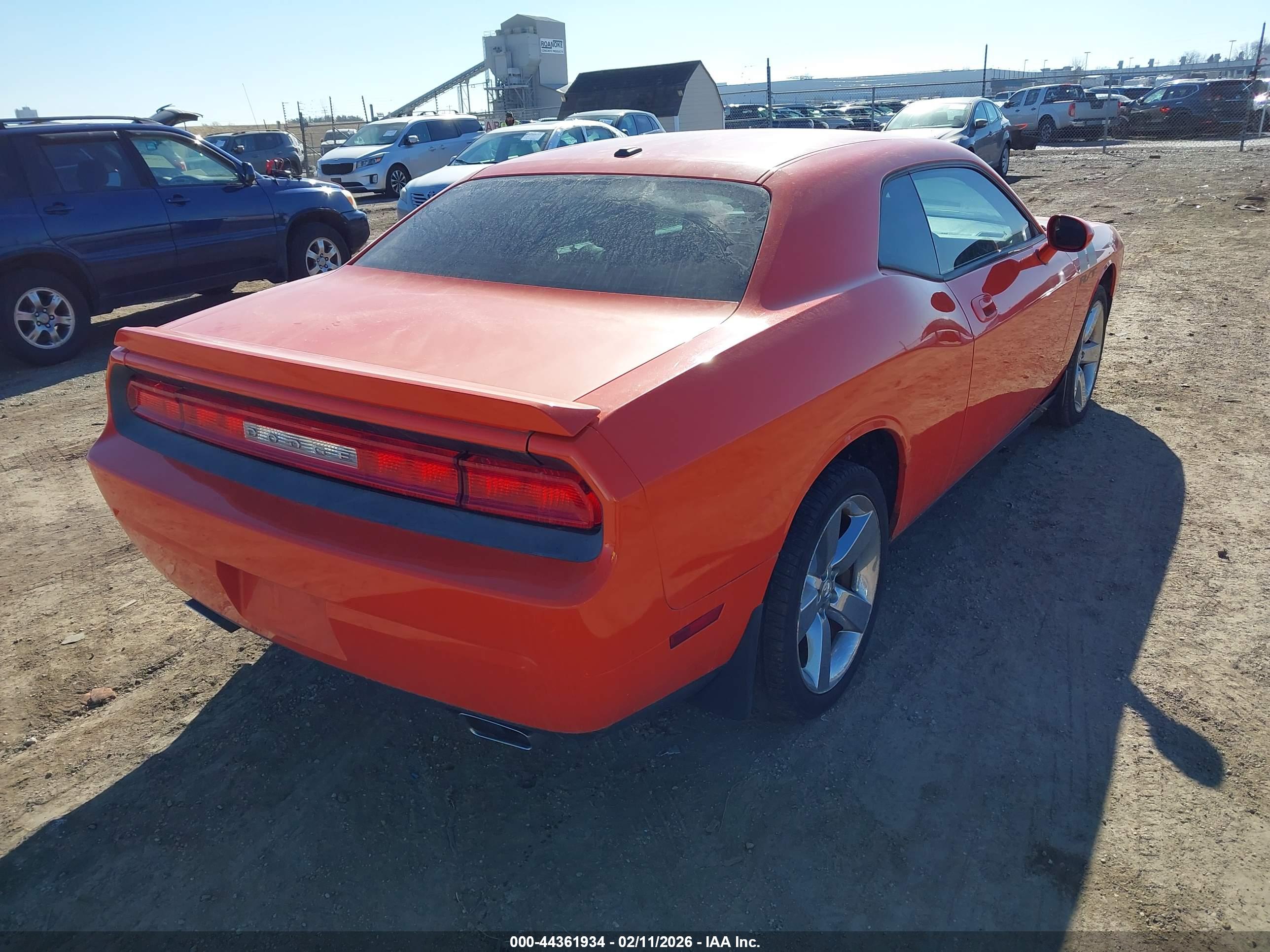 DODGE CHALLENGER image 4