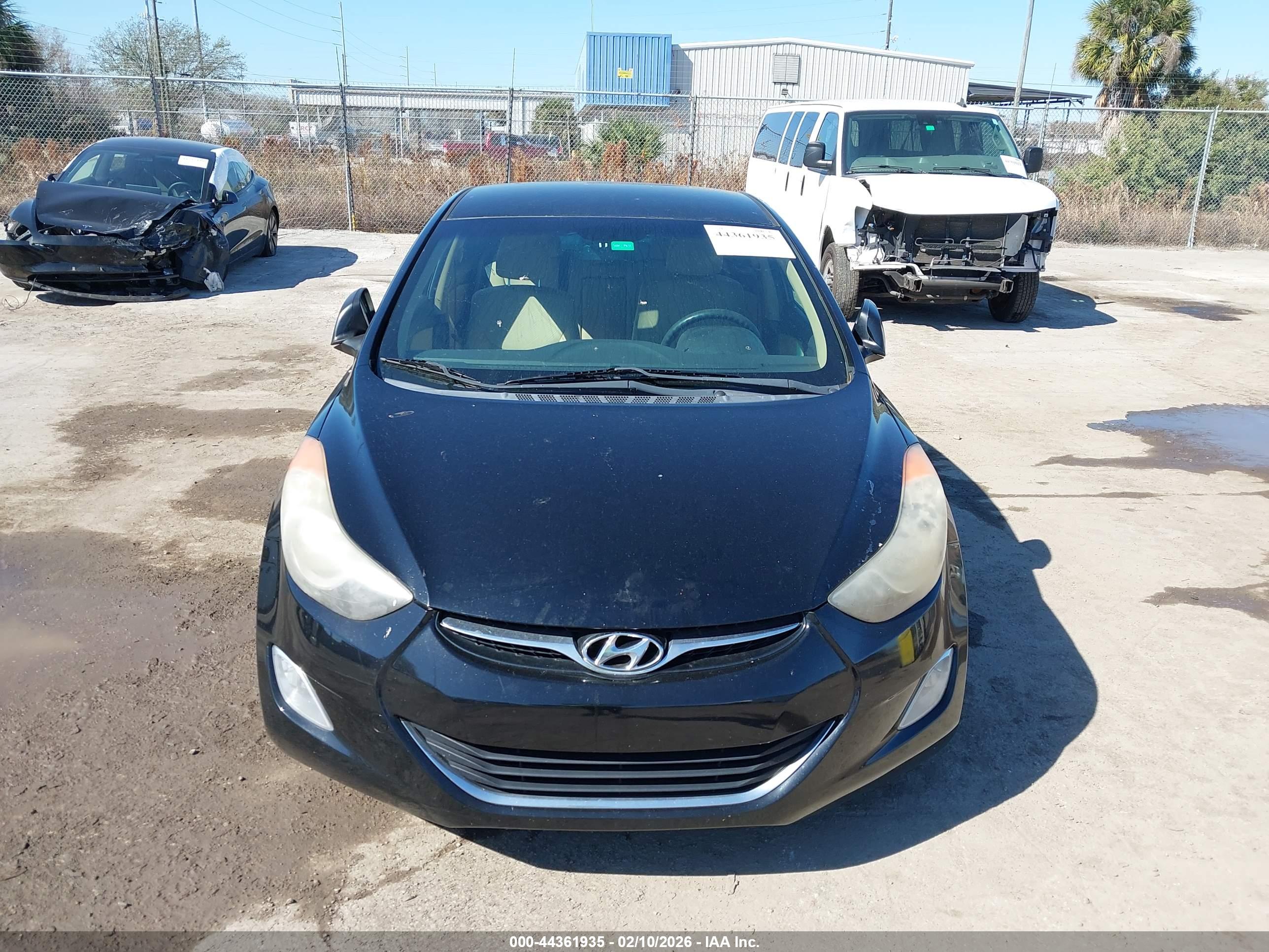 HYUNDAI ELANTRA image 6