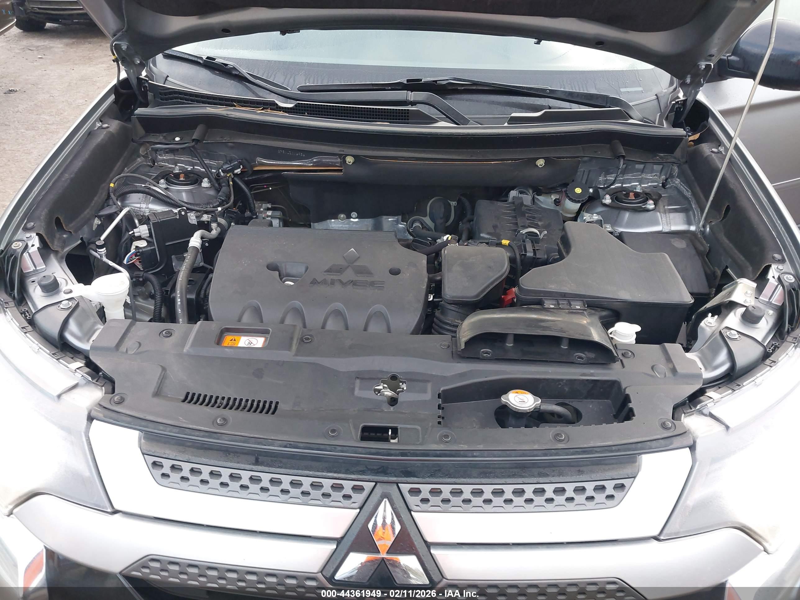 MITSUBISHI OUTLANDER image 10