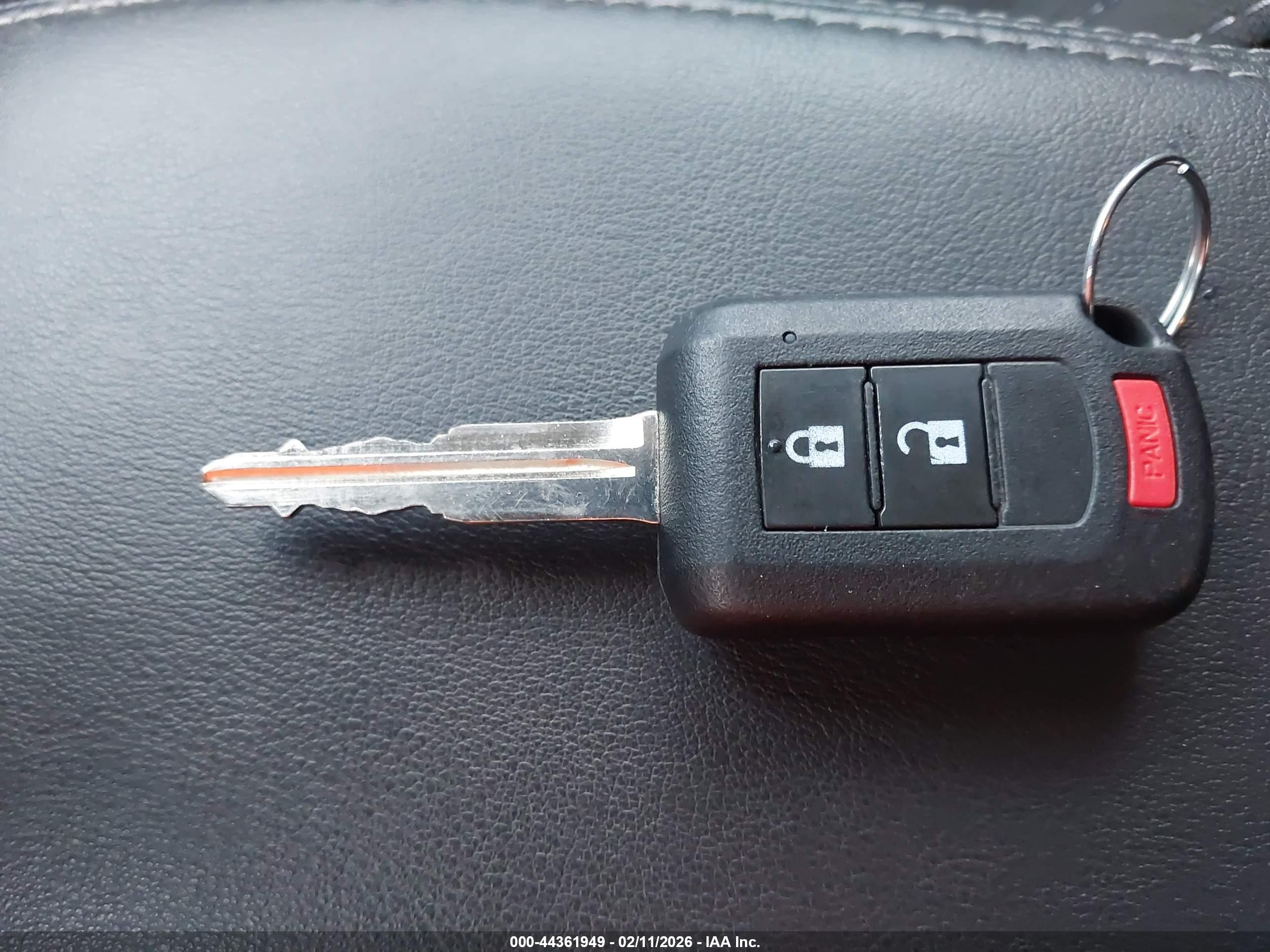 MITSUBISHI OUTLANDER image 11