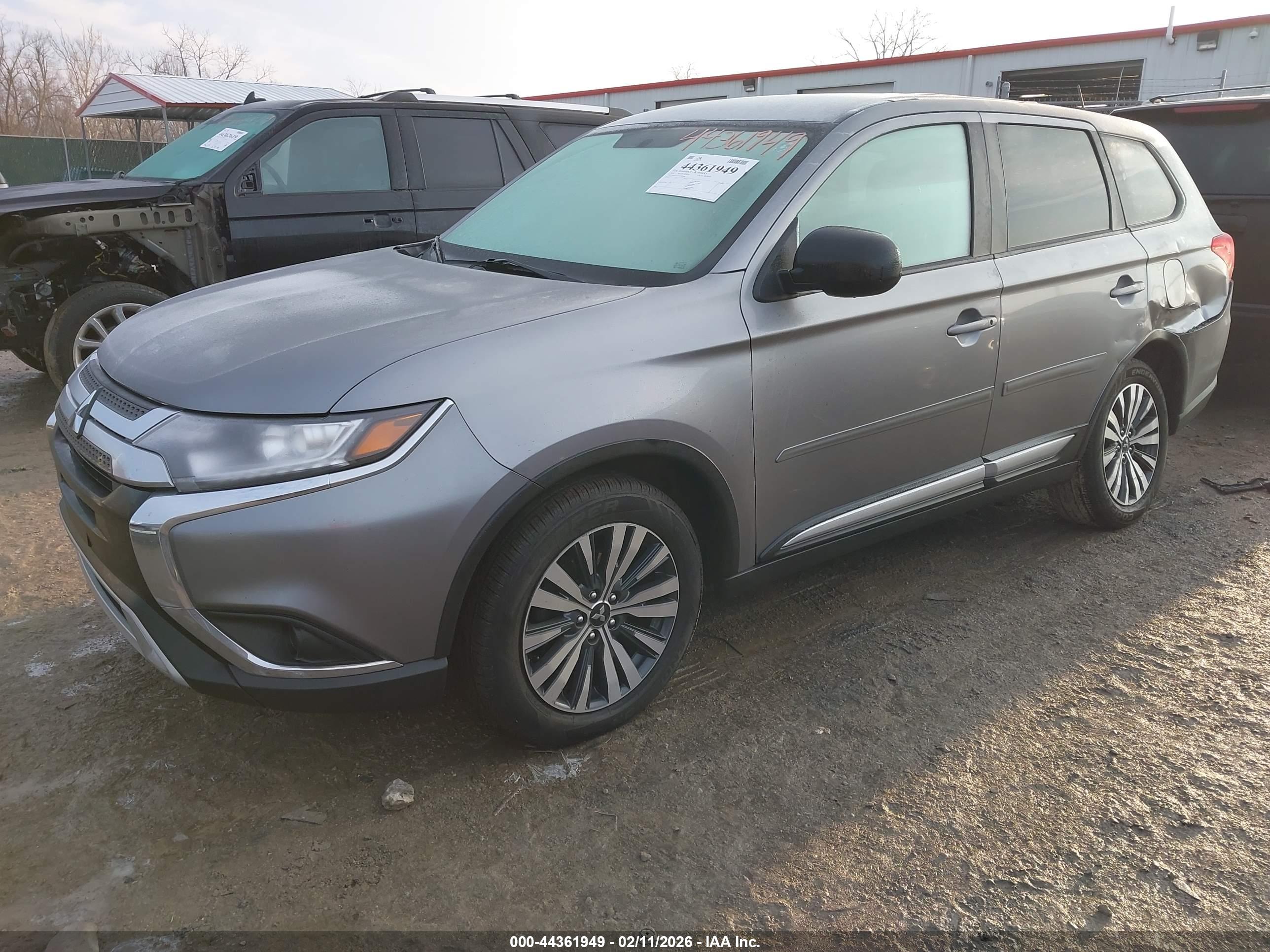MITSUBISHI OUTLANDER image 2