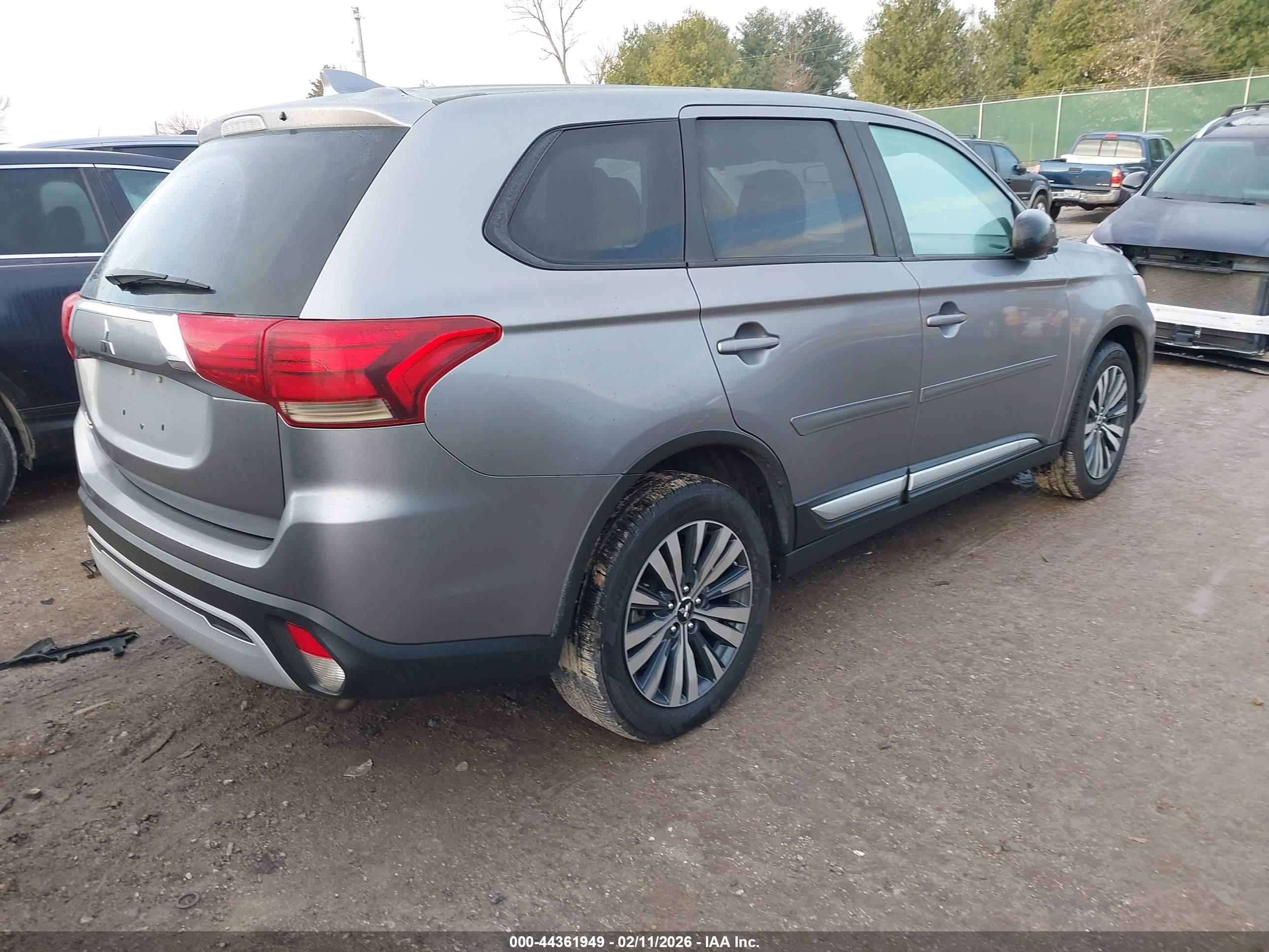 MITSUBISHI OUTLANDER image 4