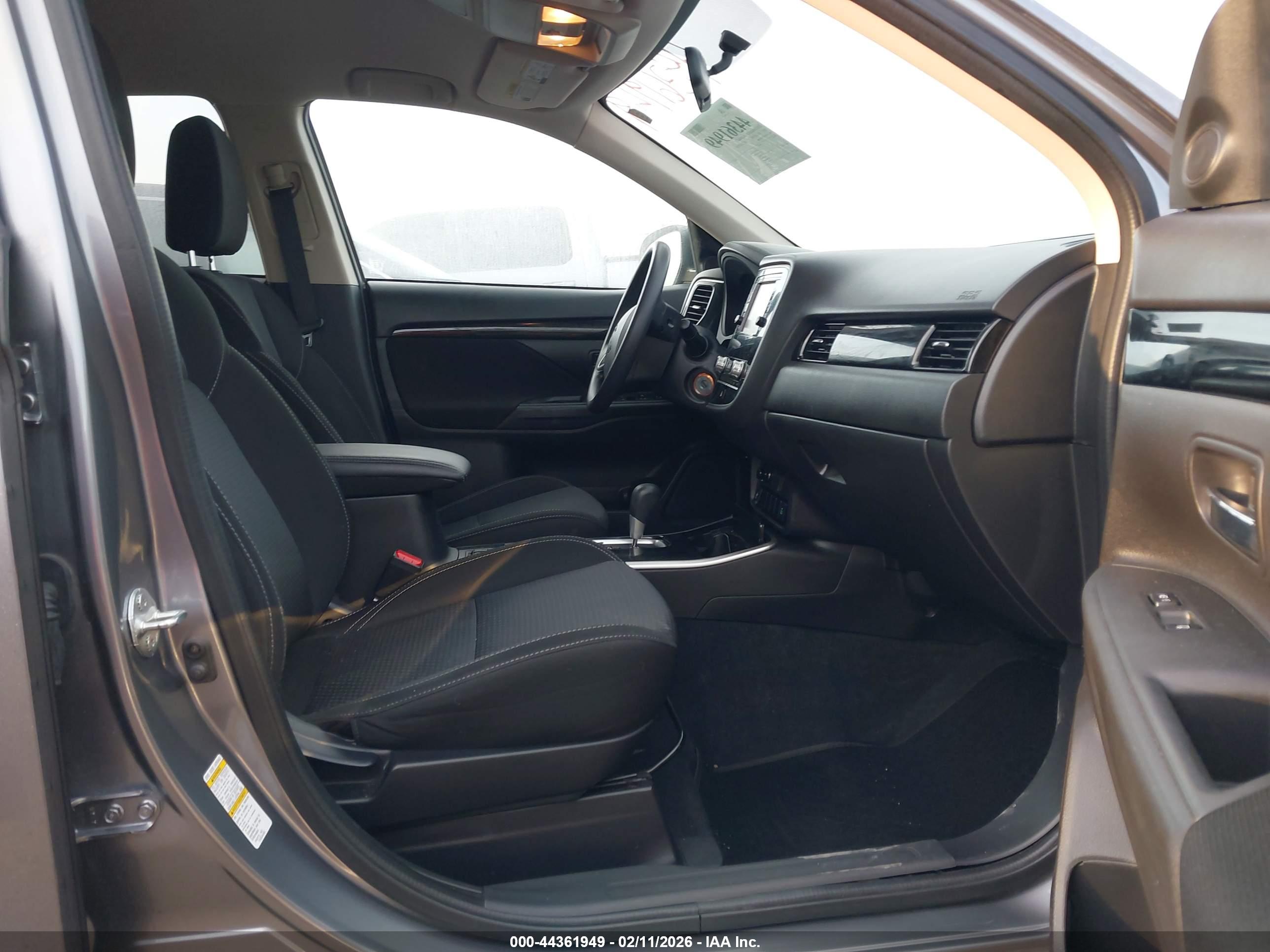 MITSUBISHI OUTLANDER image 5