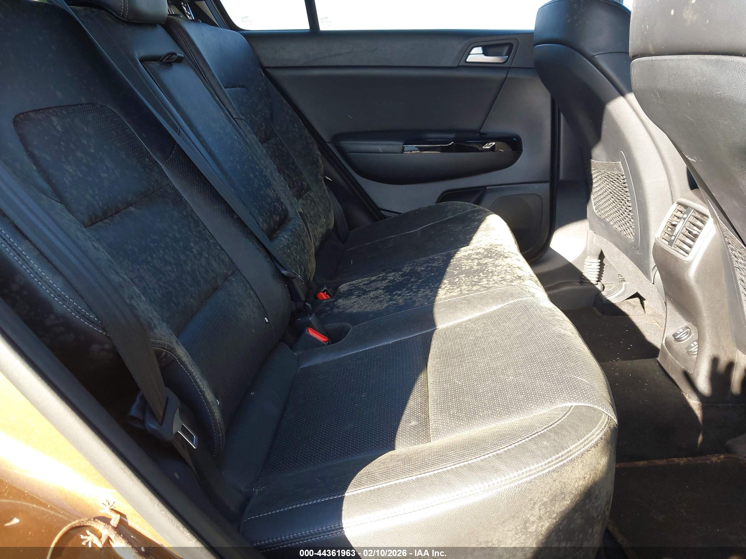 KIA SPORTAGE image 8