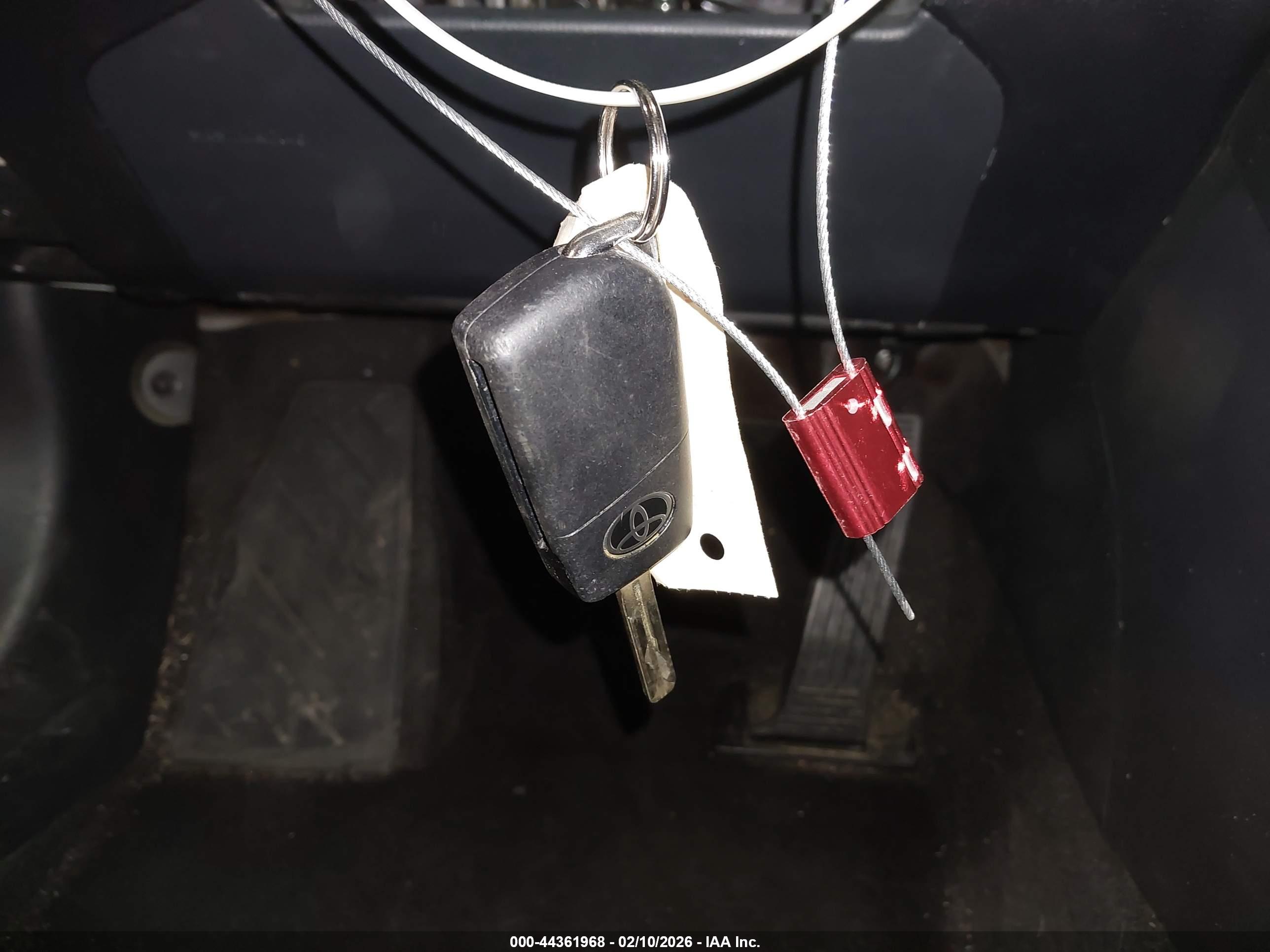 TOYOTA RAV4 image 11