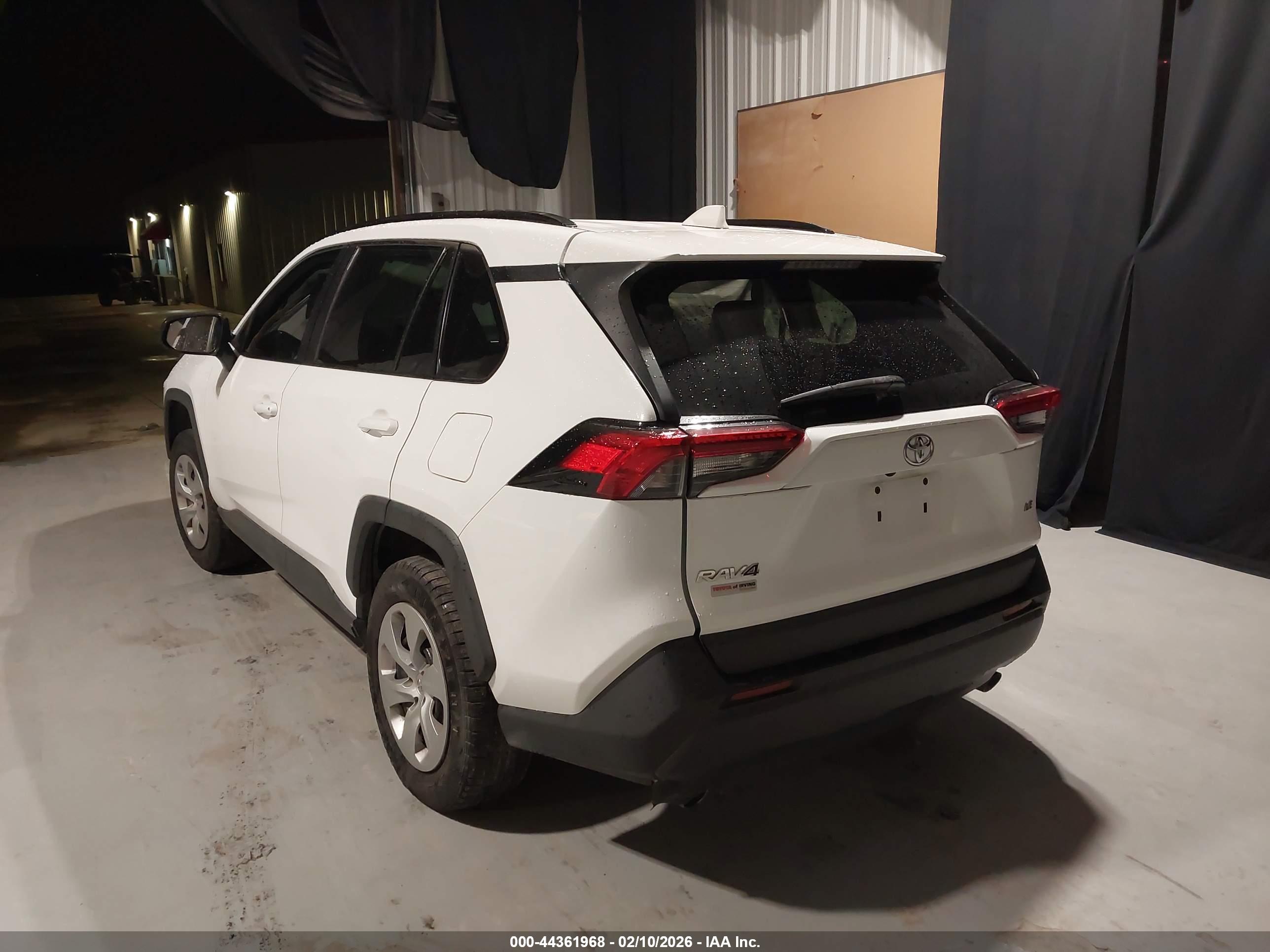 TOYOTA RAV4 image 3