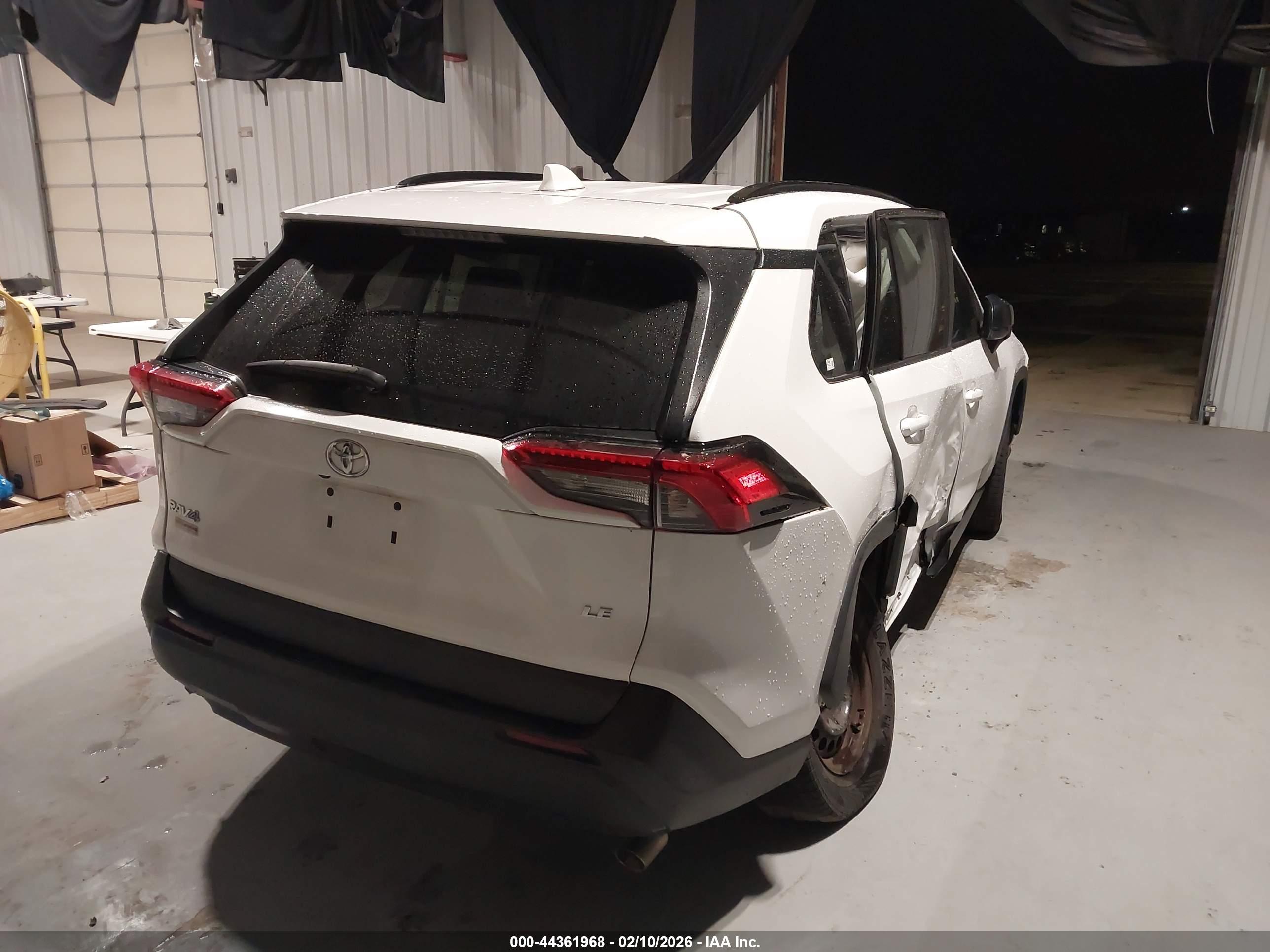 TOYOTA RAV4 image 4