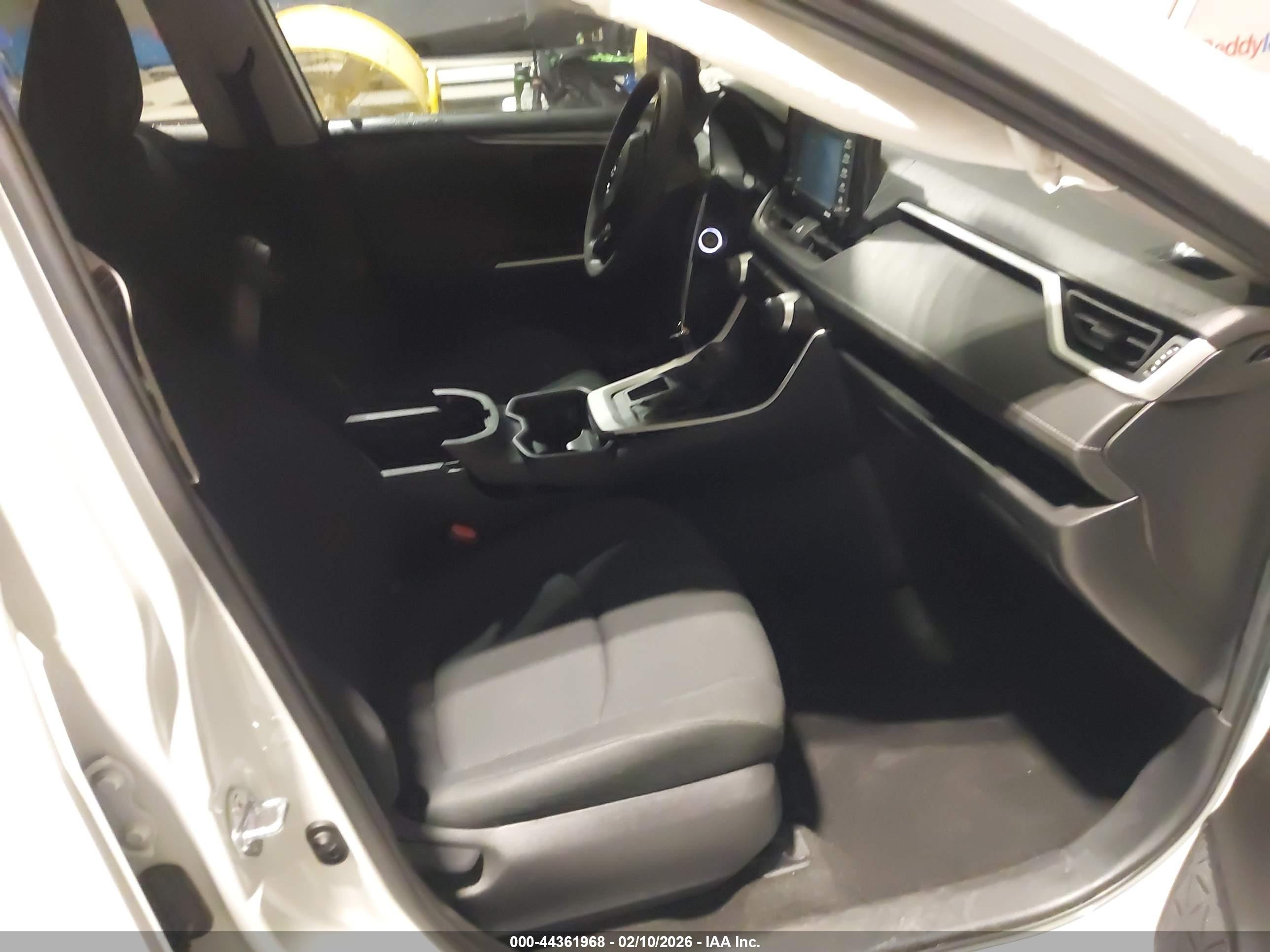 TOYOTA RAV4 image 5
