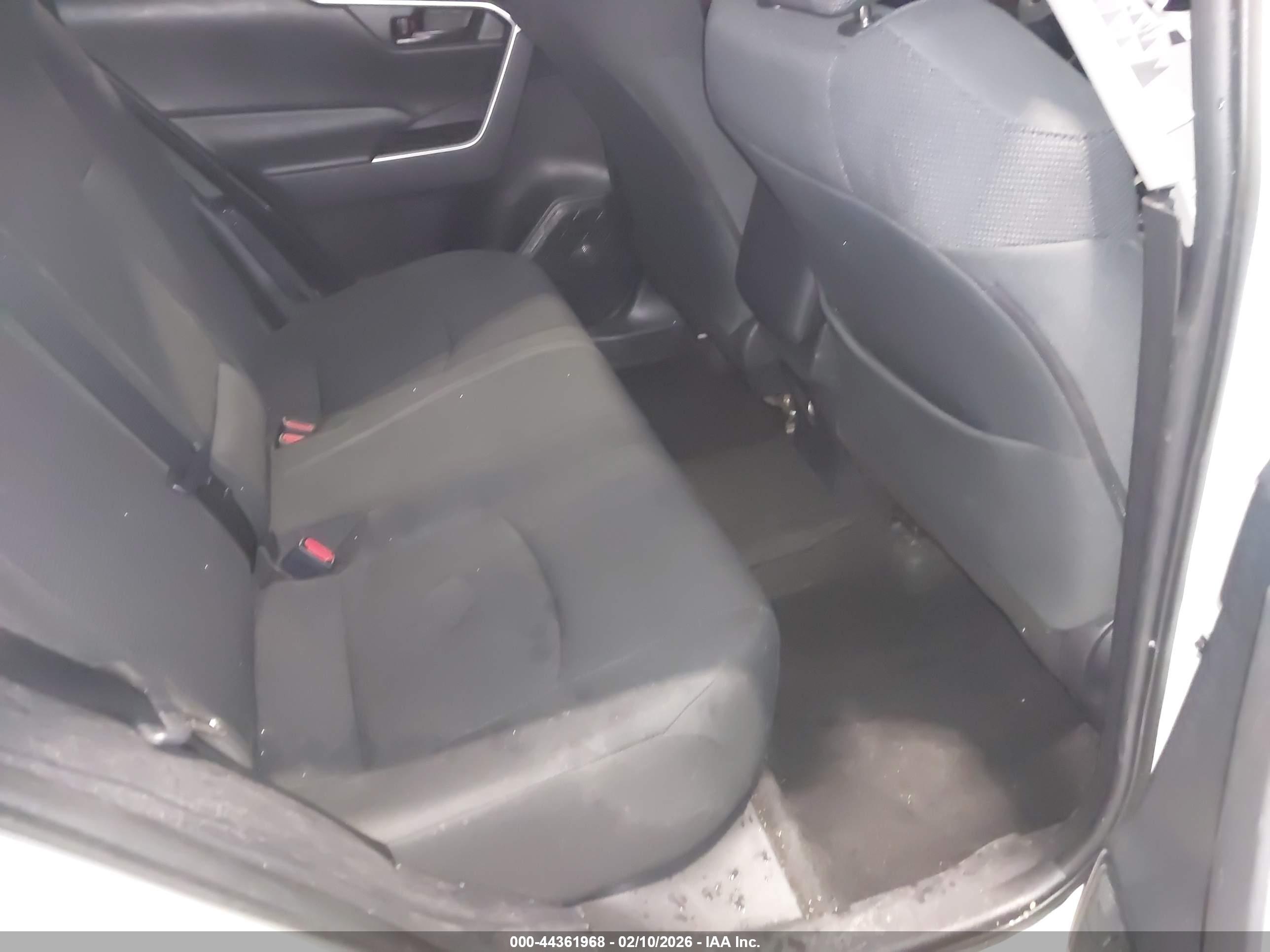 TOYOTA RAV4 image 8