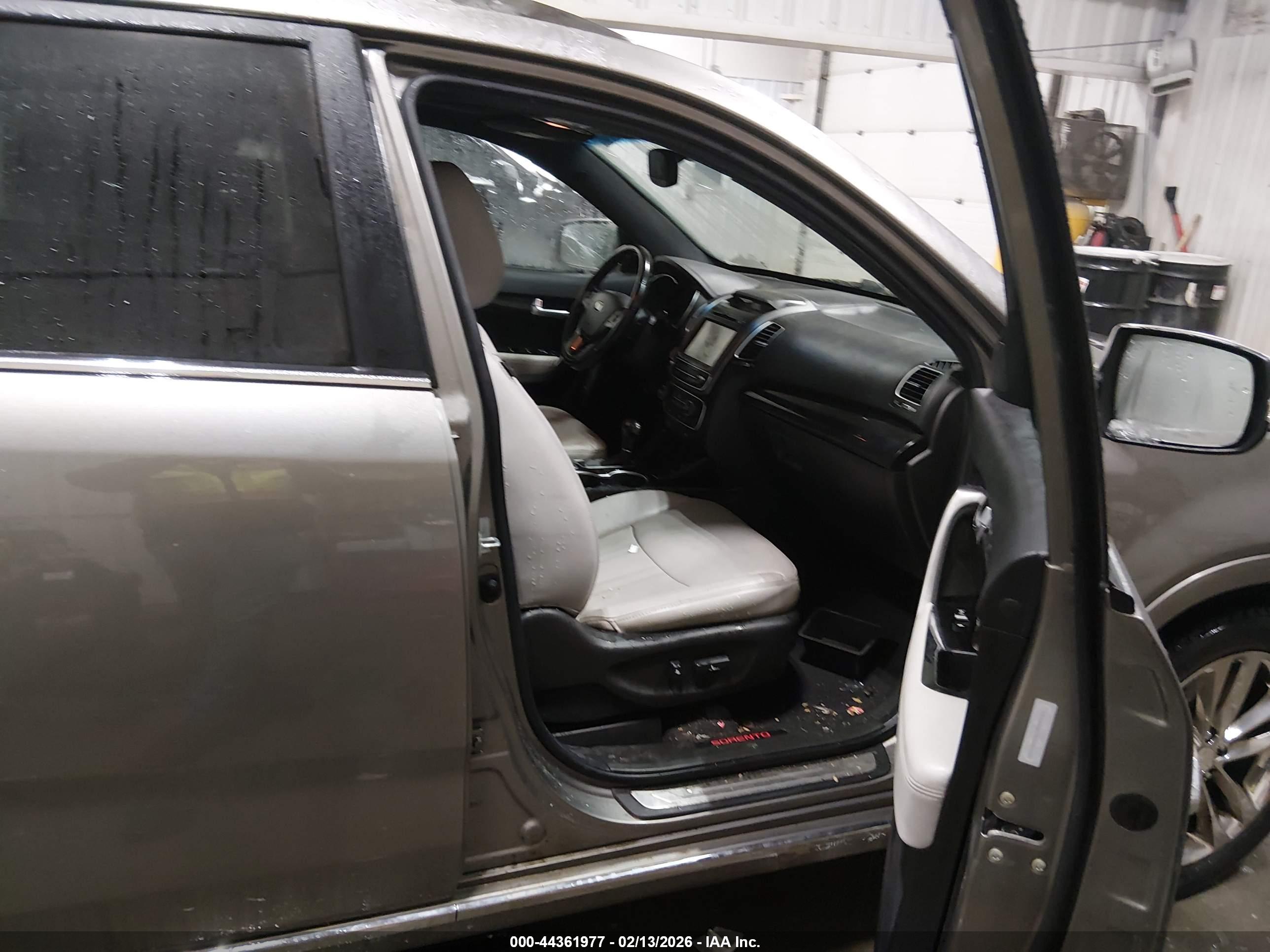 KIA SORENTO image 5