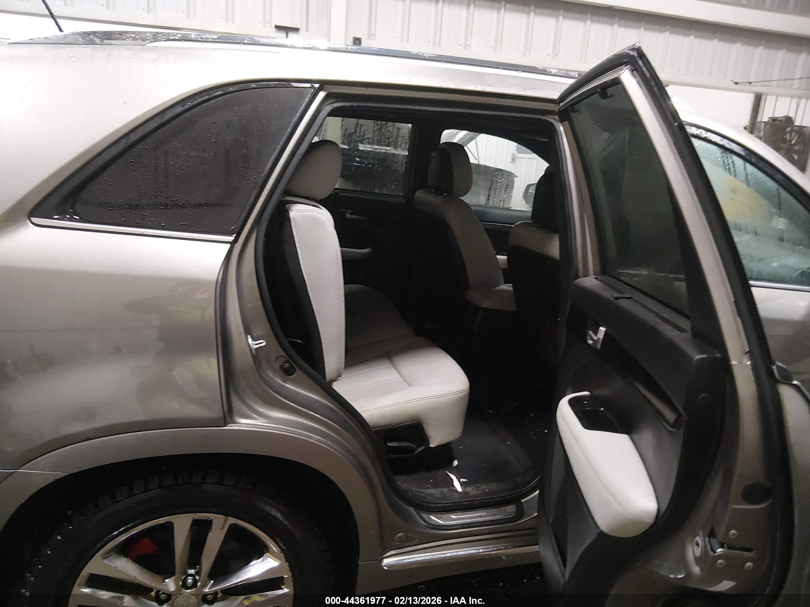 KIA SORENTO image 8