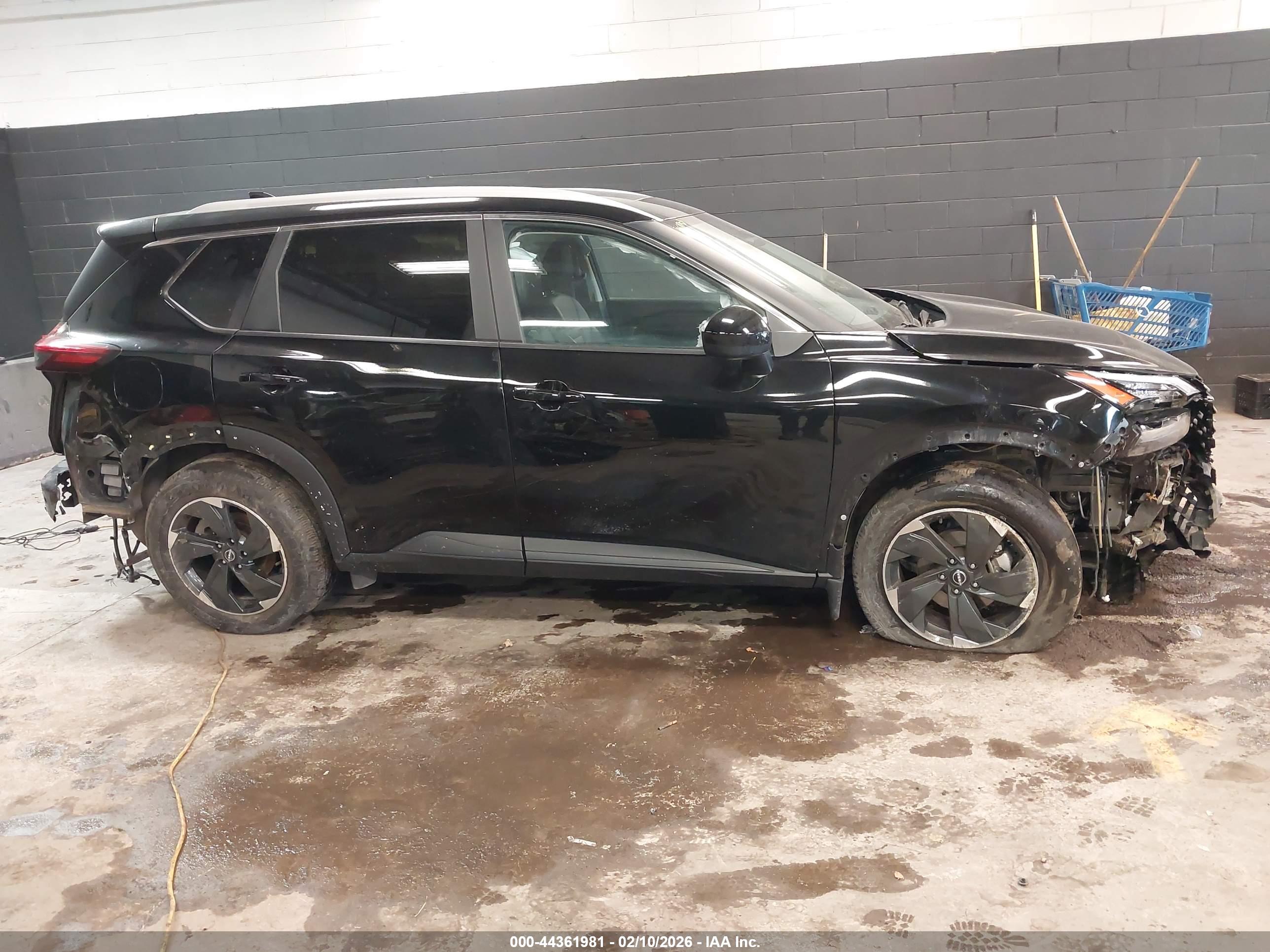 NISSAN ROGUE image 6