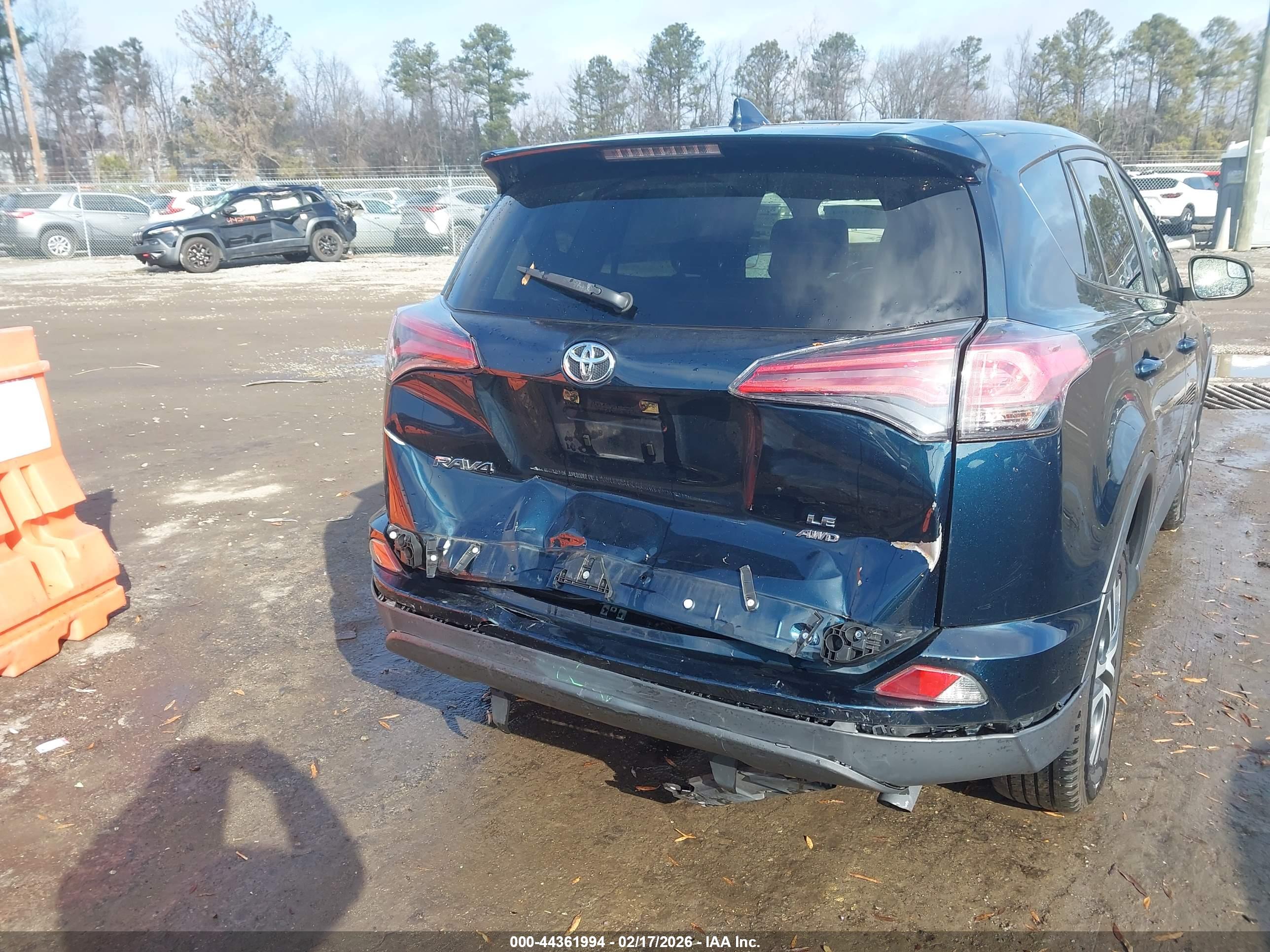 TOYOTA RAV4 image 6