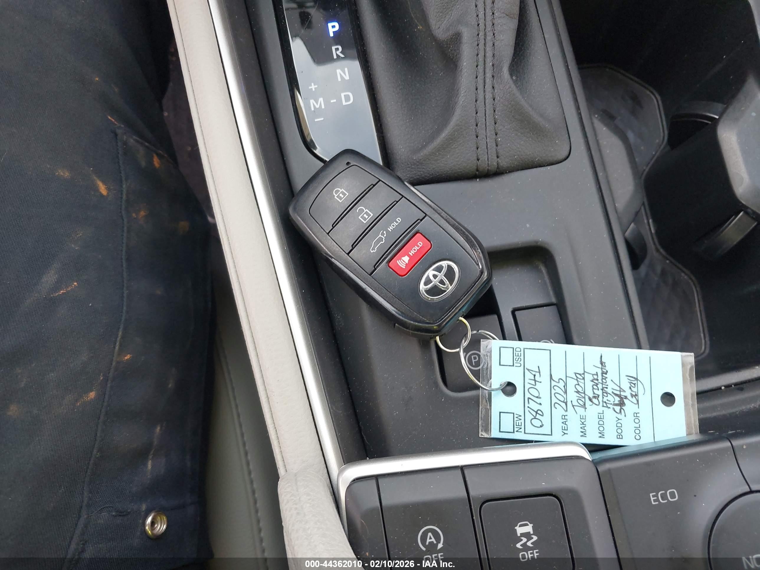 TOYOTA GRAND image 11