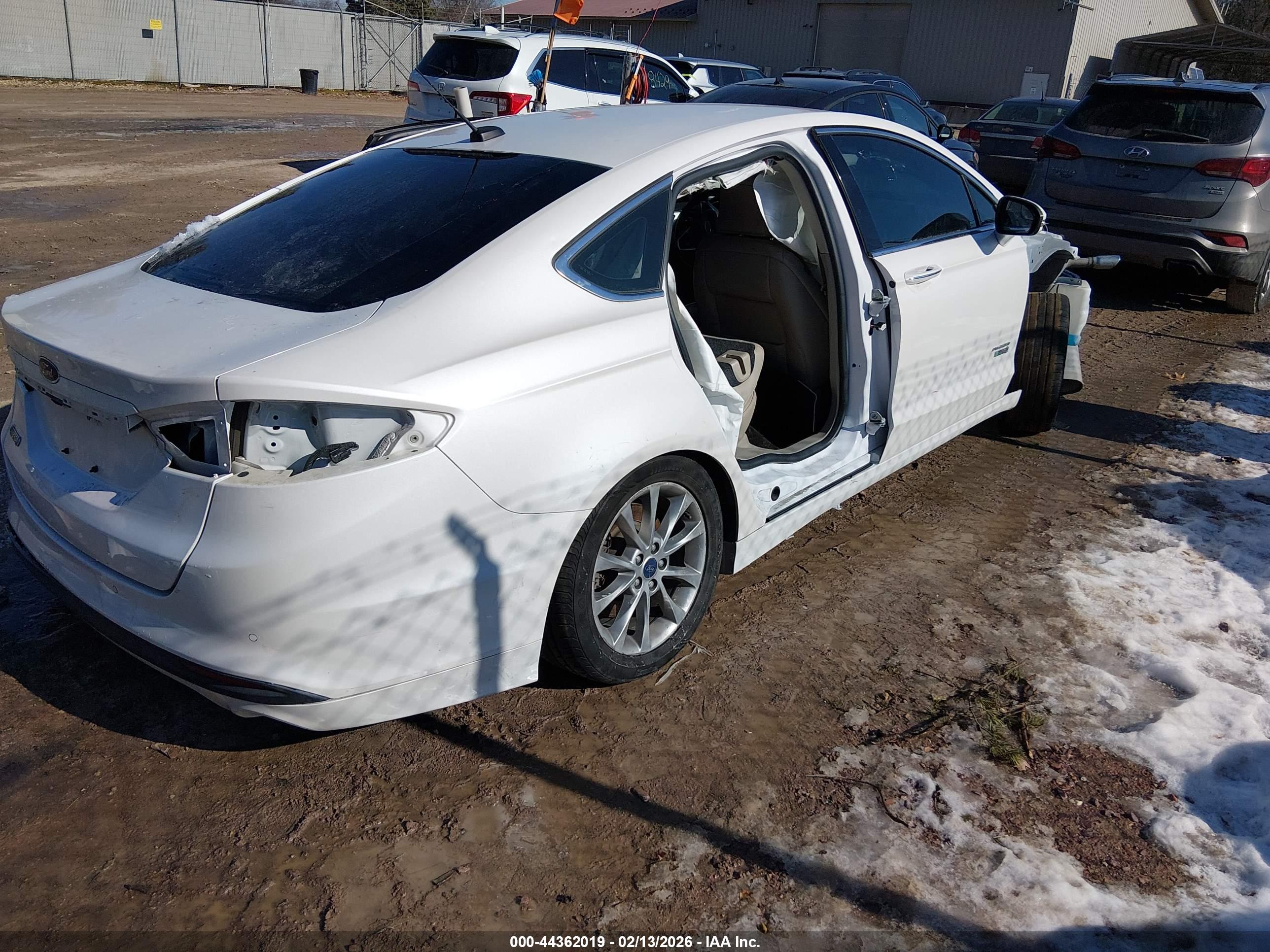 FORD FUSION image 4