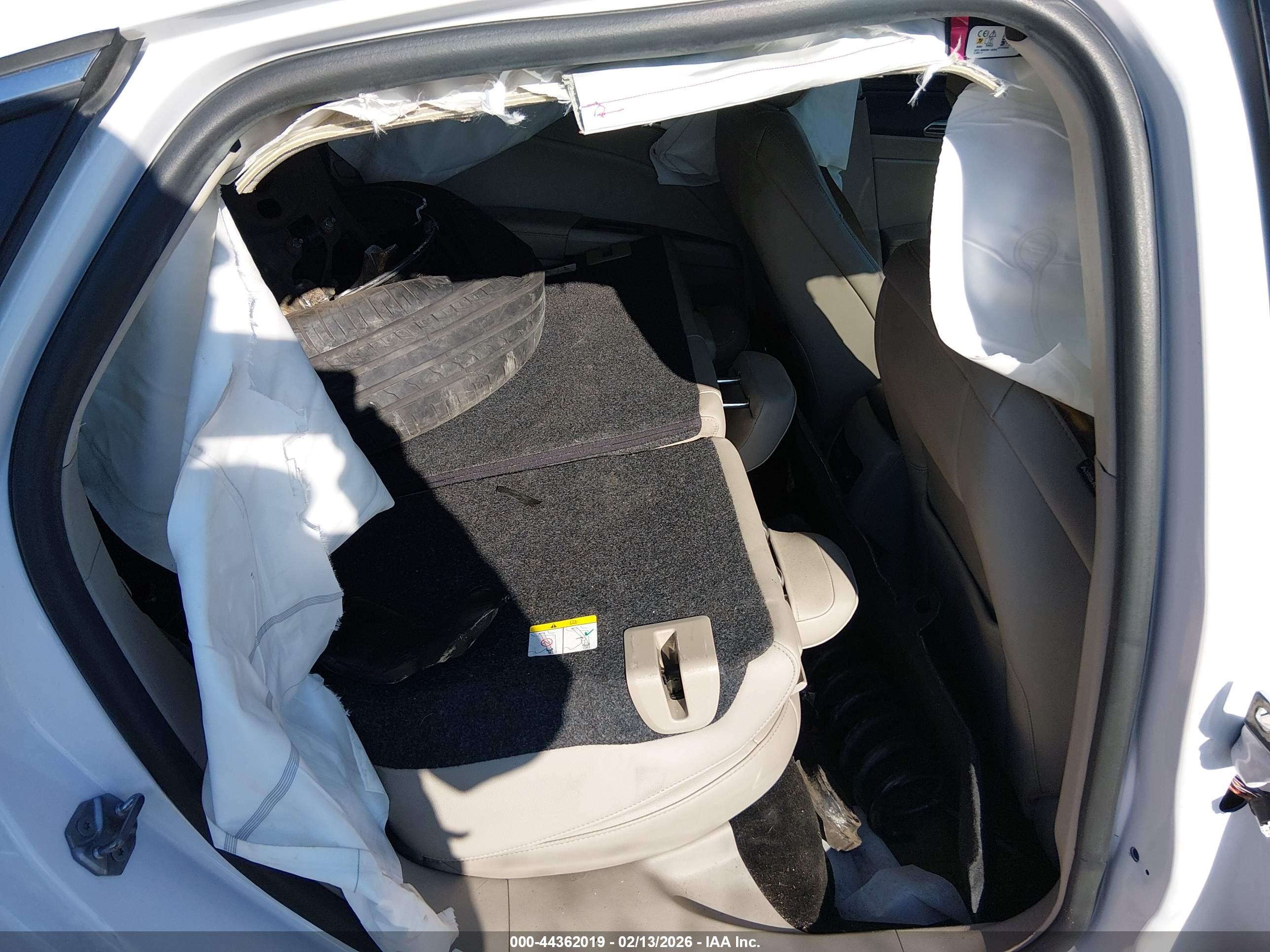 FORD FUSION image 8