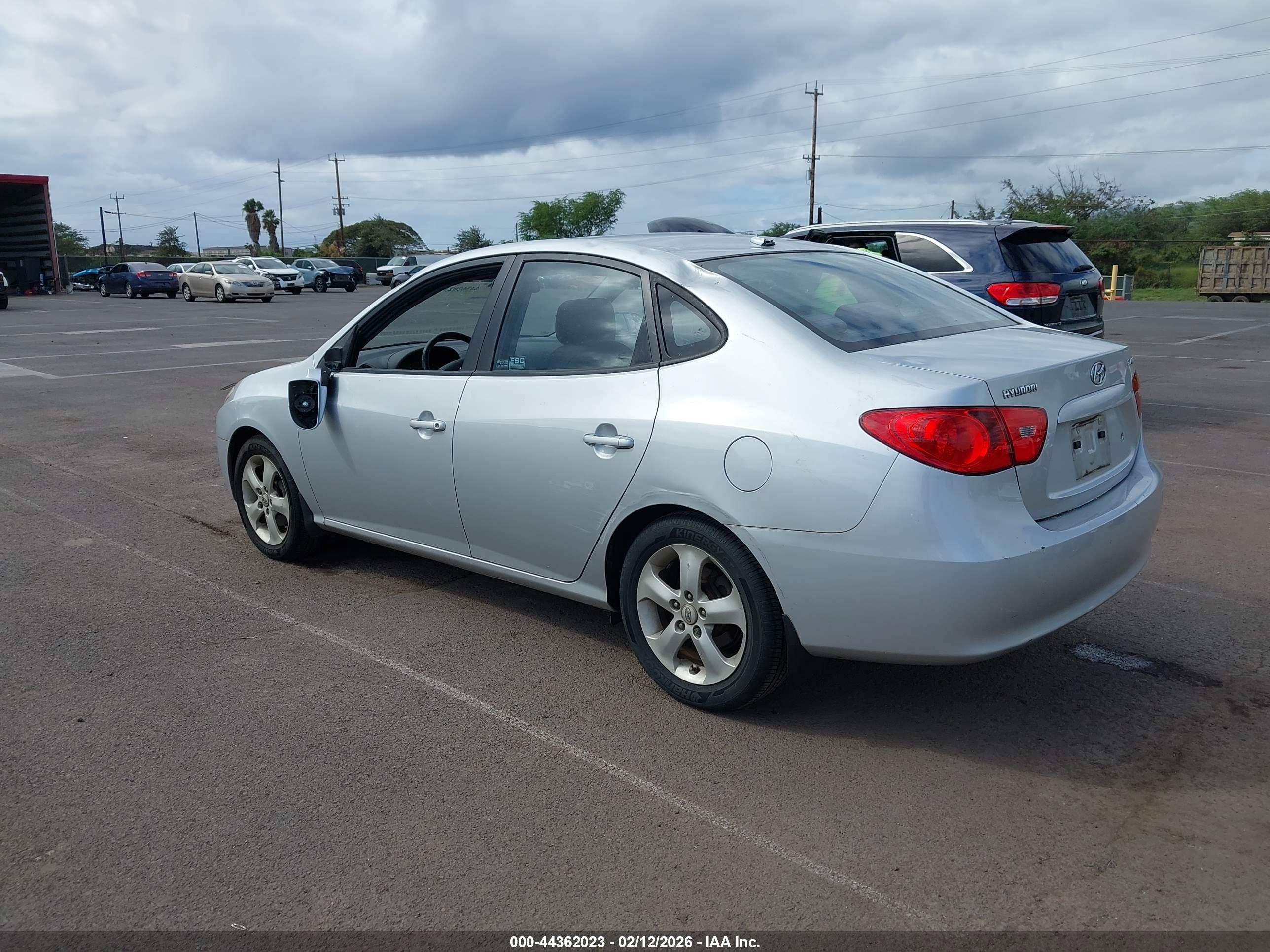HYUNDAI ELANTRA image 3