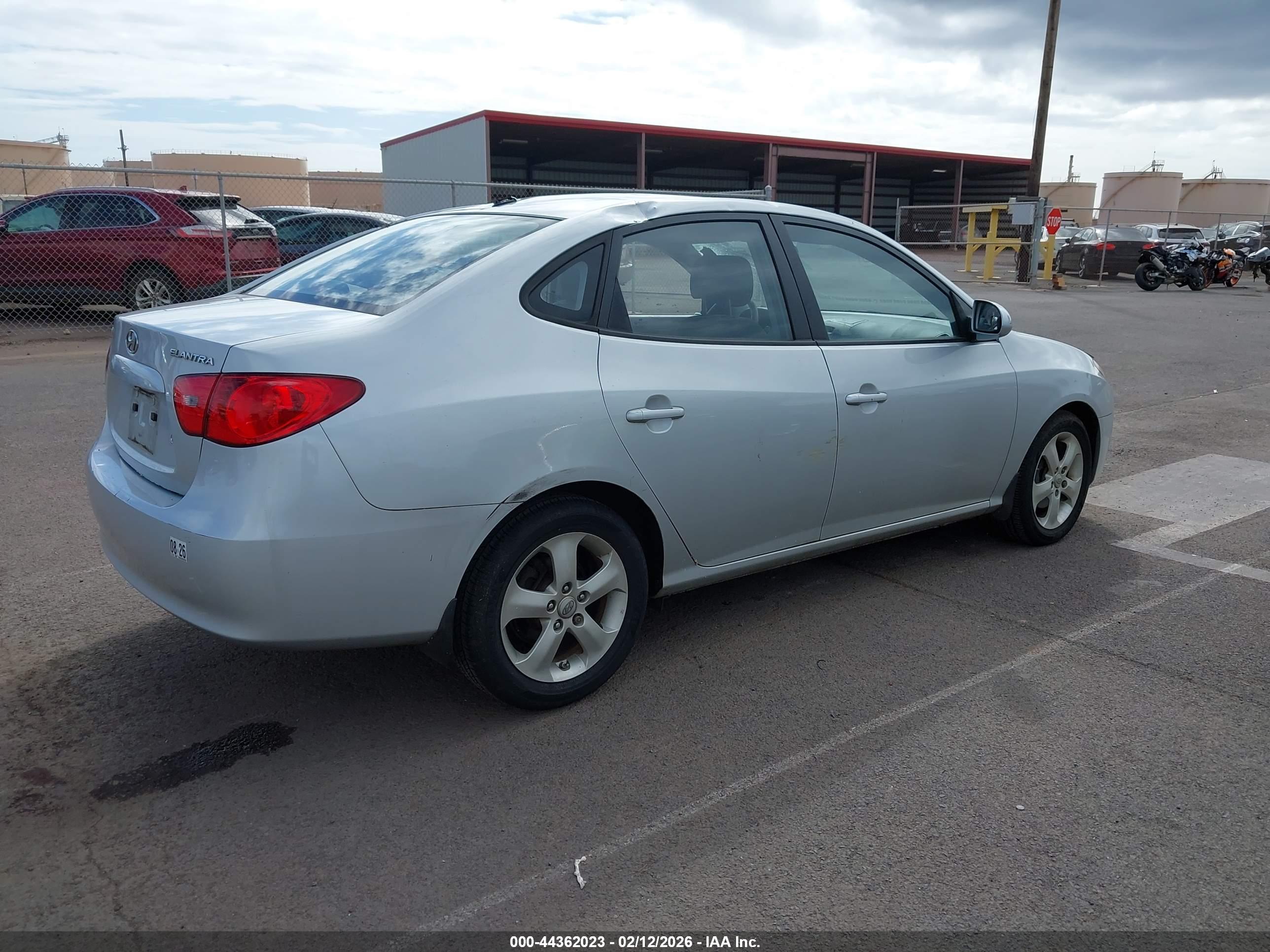 HYUNDAI ELANTRA image 4
