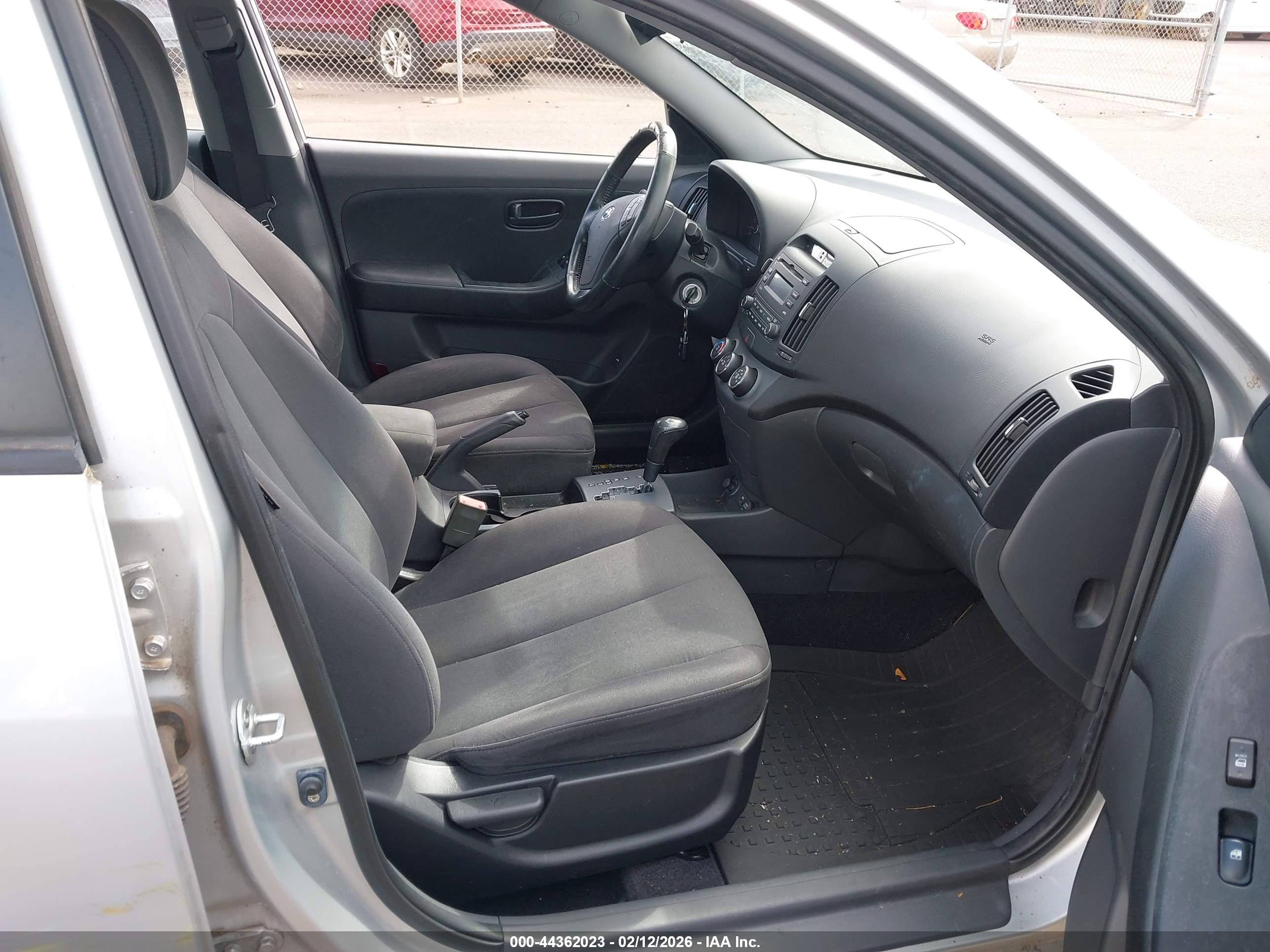 HYUNDAI ELANTRA image 5