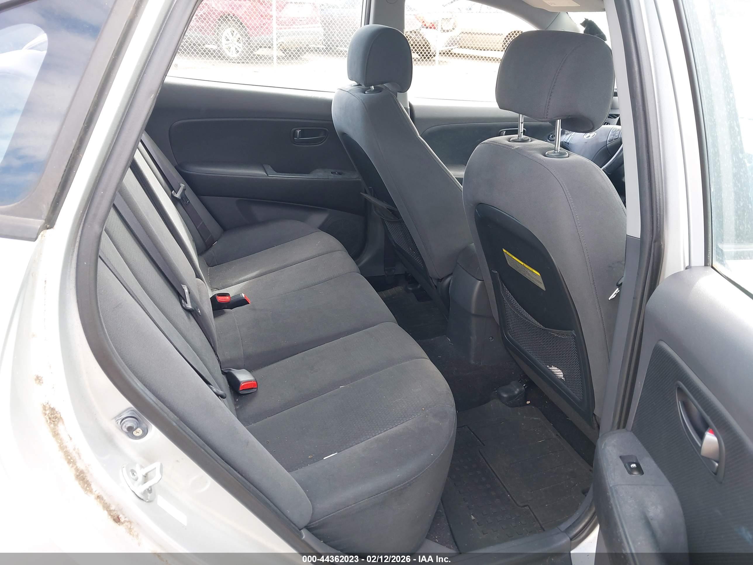 HYUNDAI ELANTRA image 8