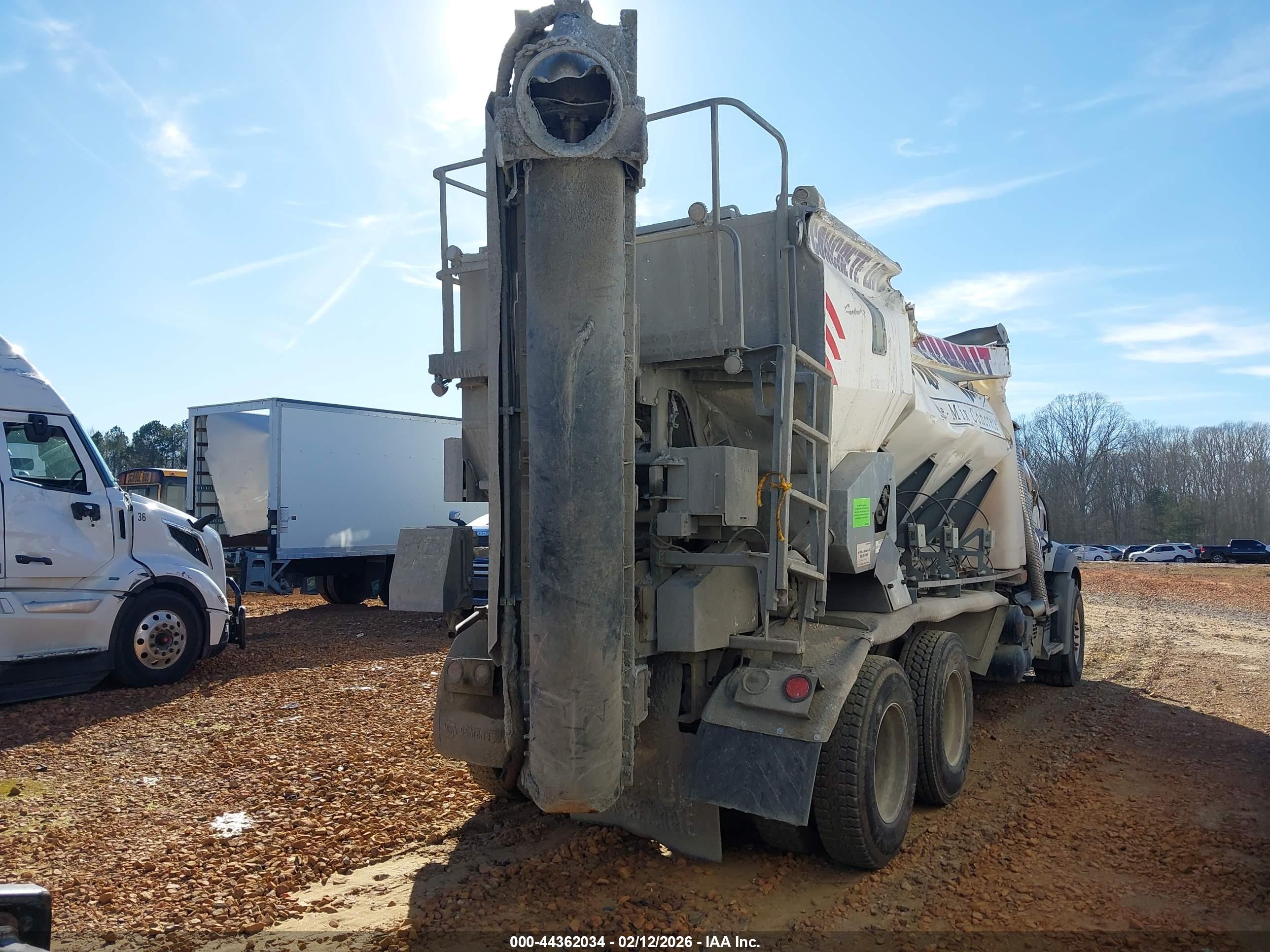 MACK GRANITE image 4