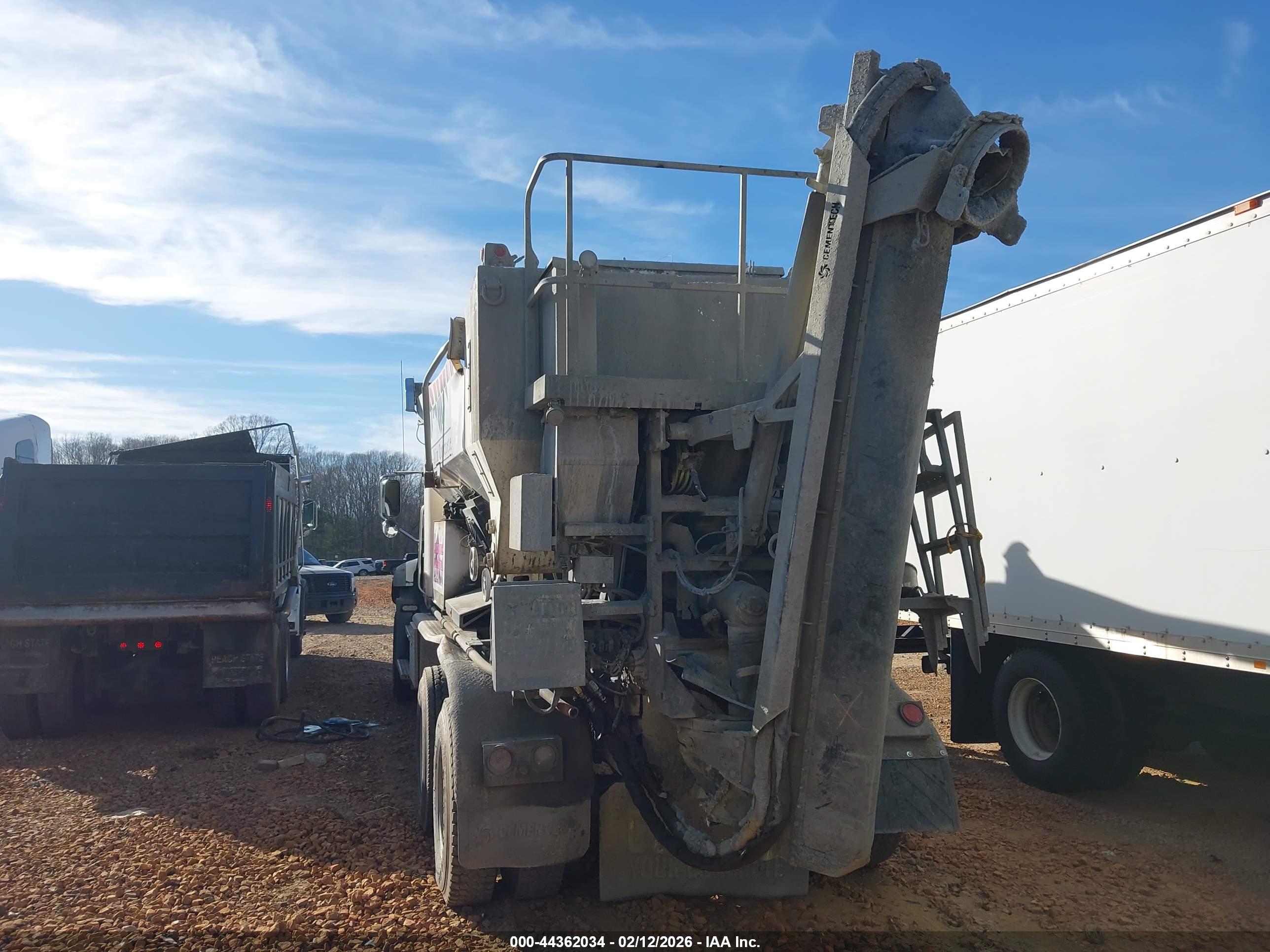 MACK GRANITE image 8