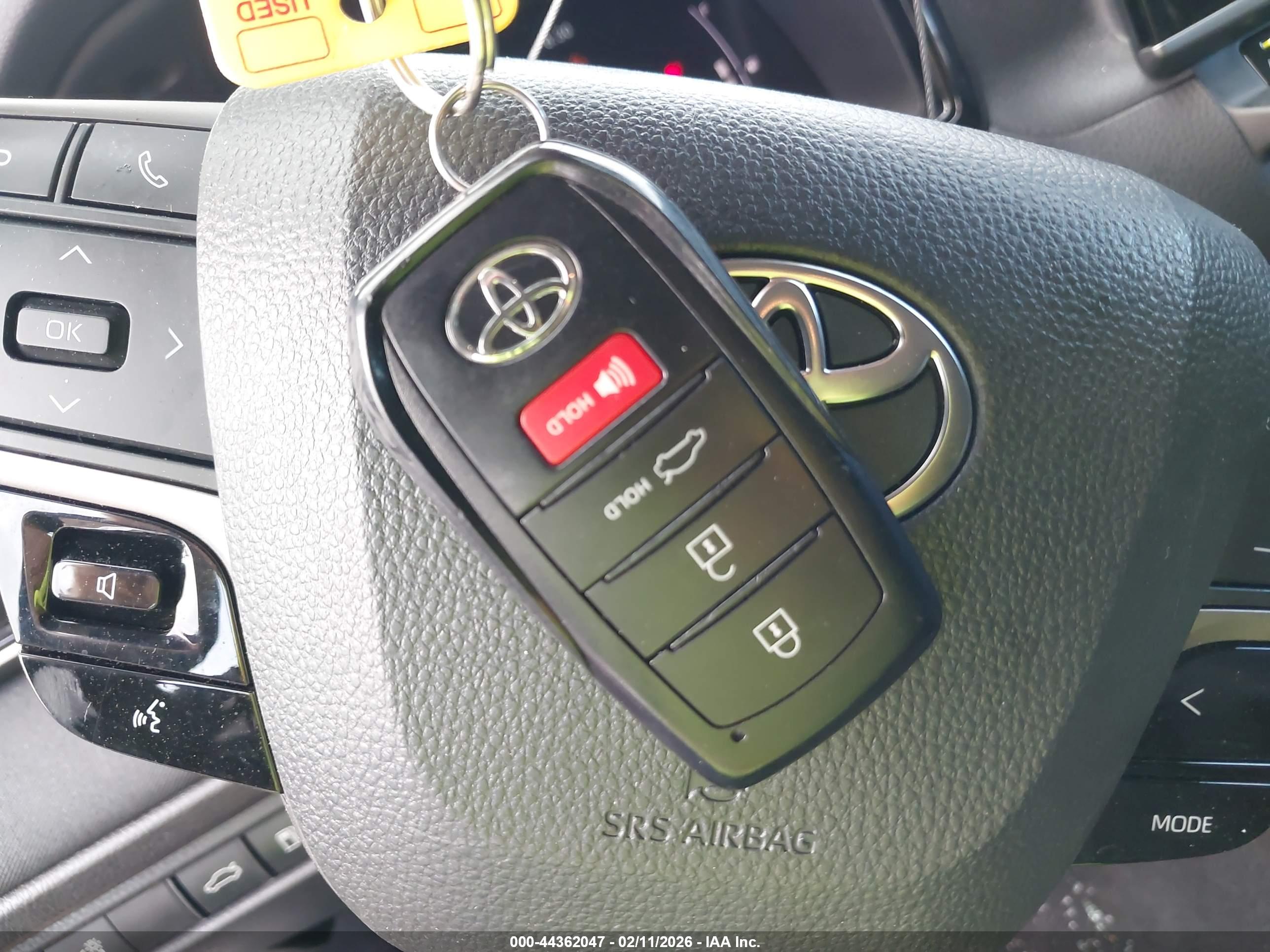 TOYOTA CAMRY image 11