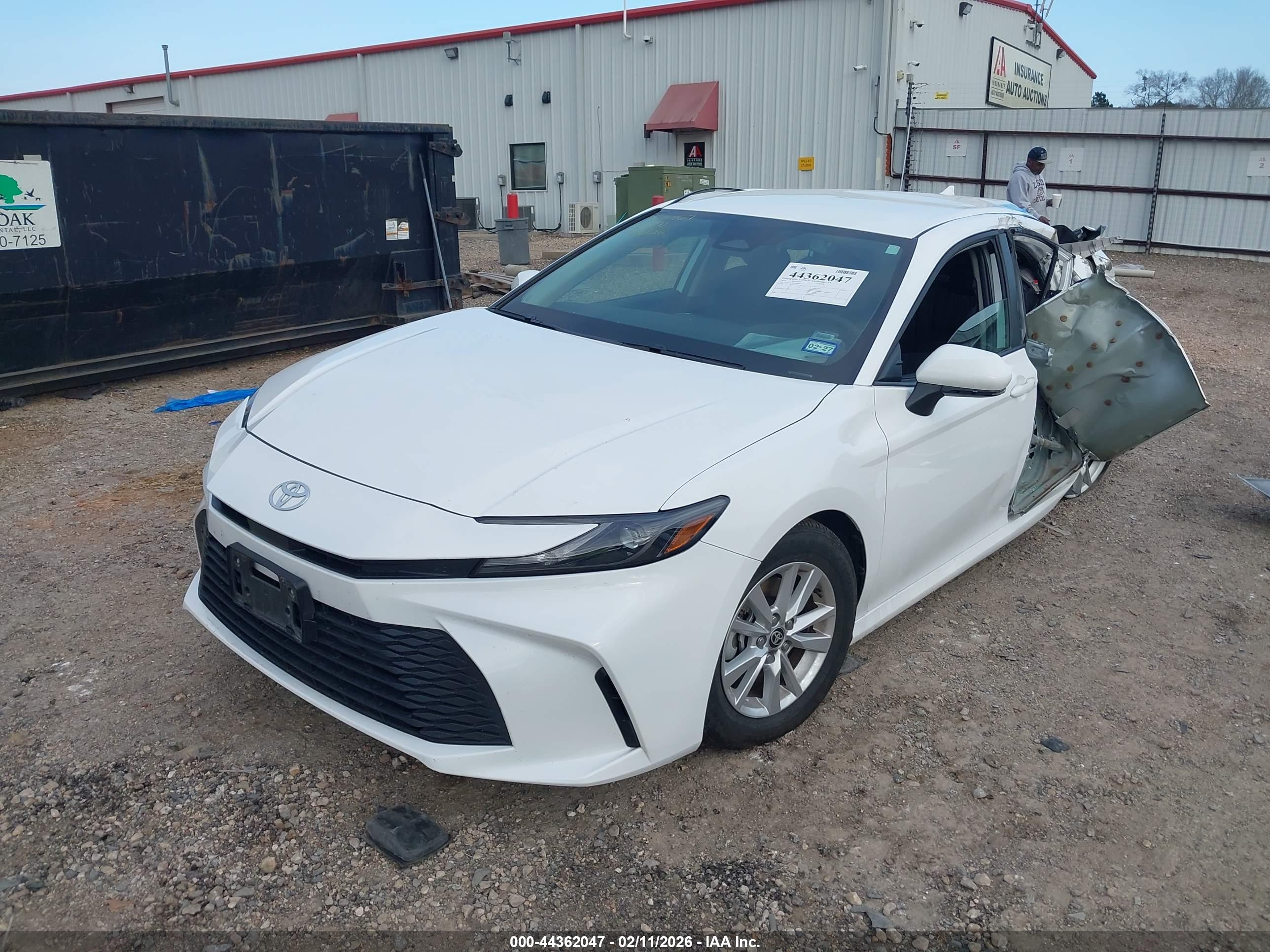 TOYOTA CAMRY image 2