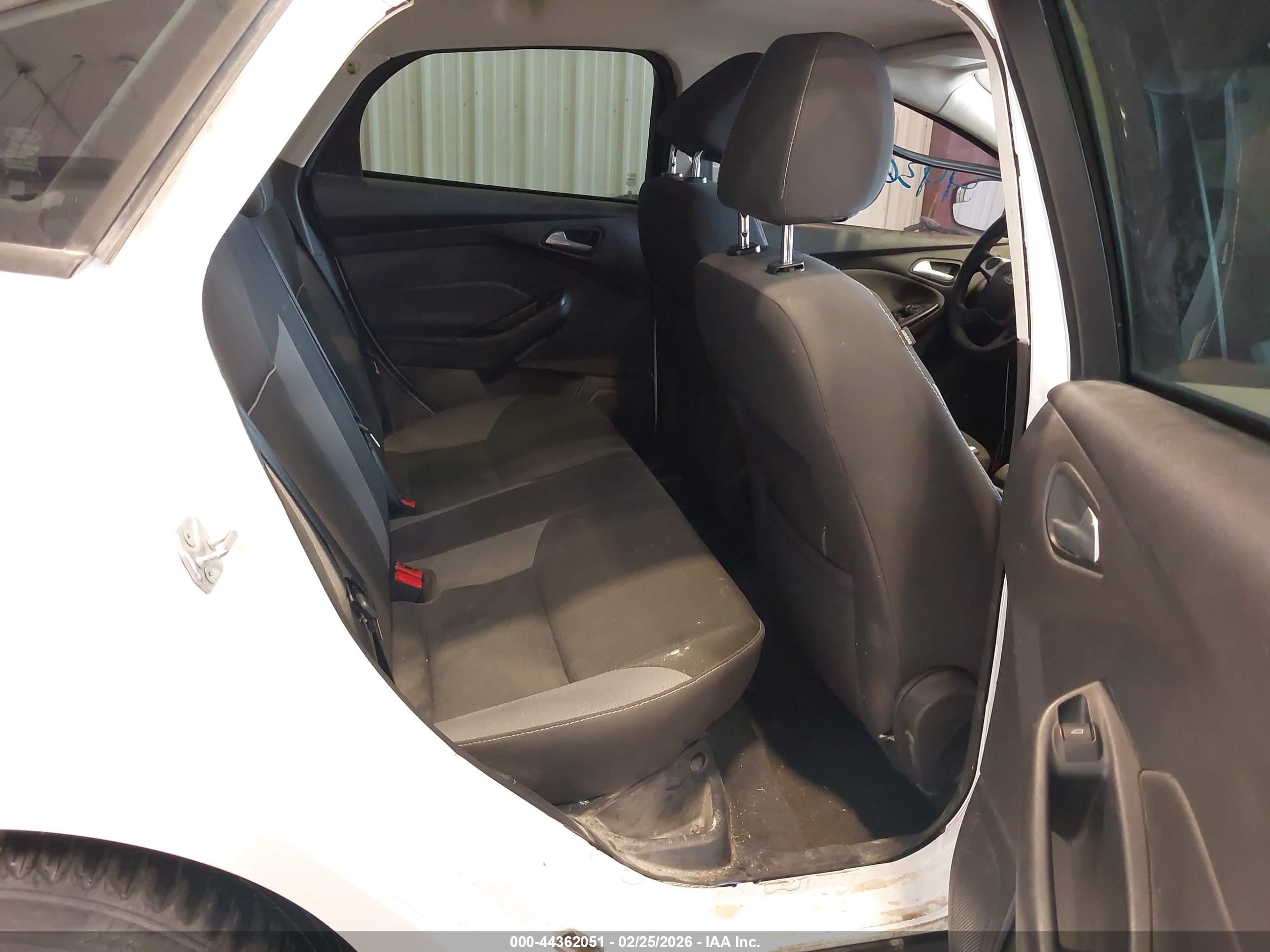 FORD FOCUS image 8