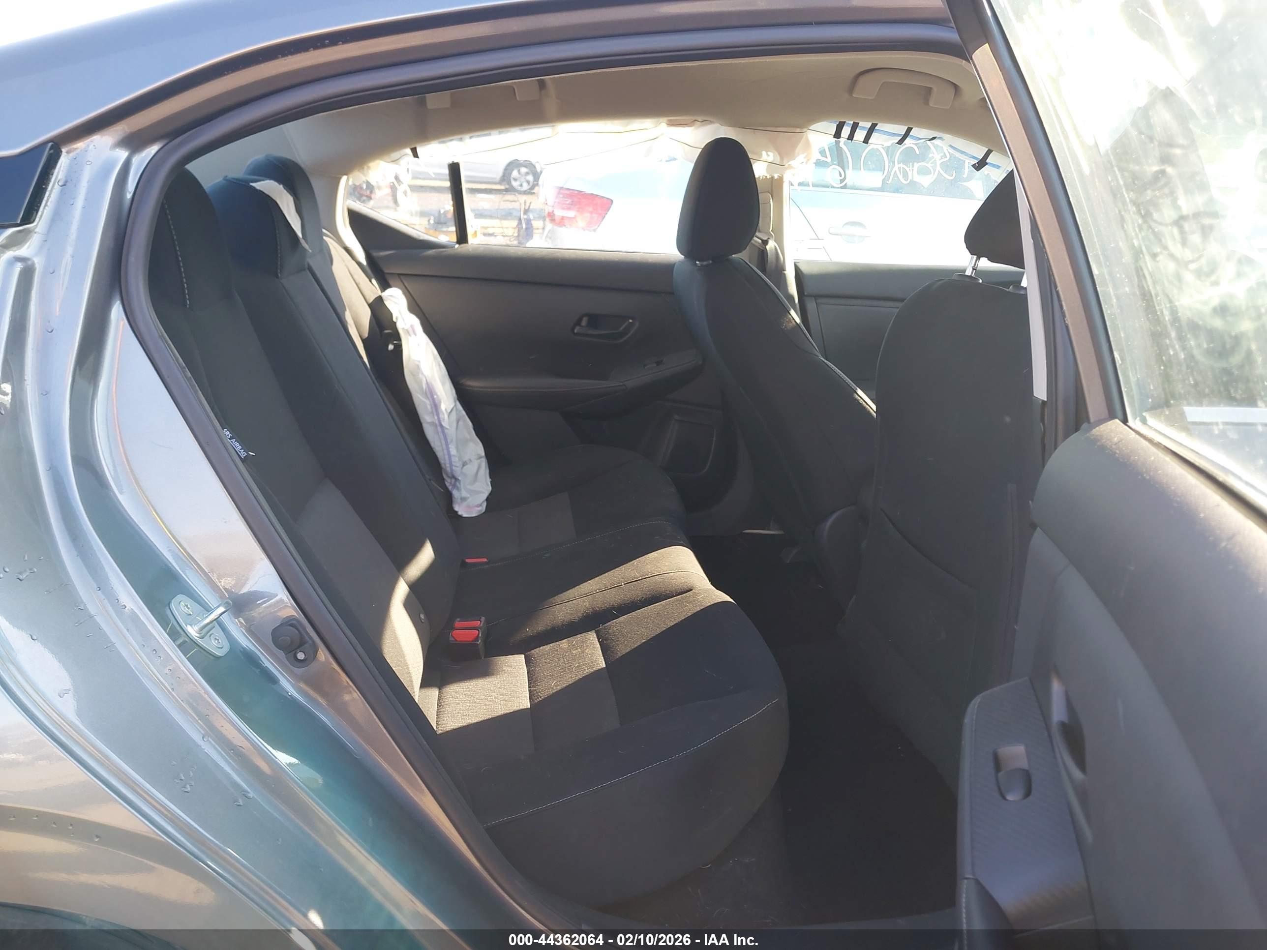 NISSAN SENTRA image 8