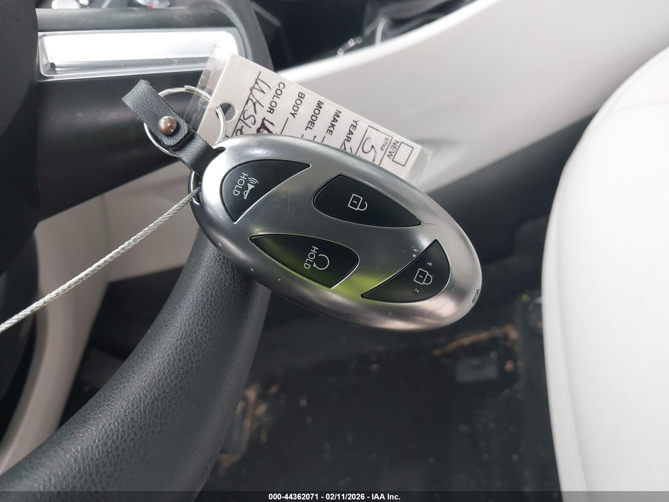 HYUNDAI TUCSON image 11