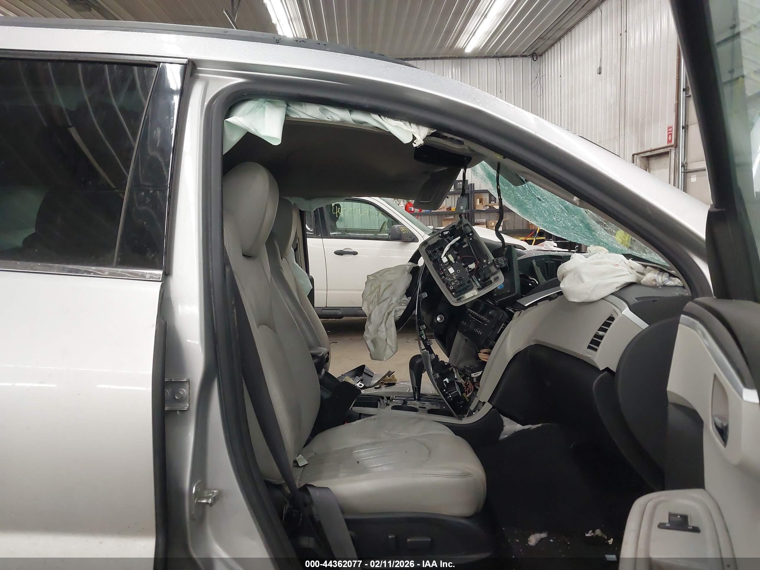 CHEVROLET TRAVERSE image 5