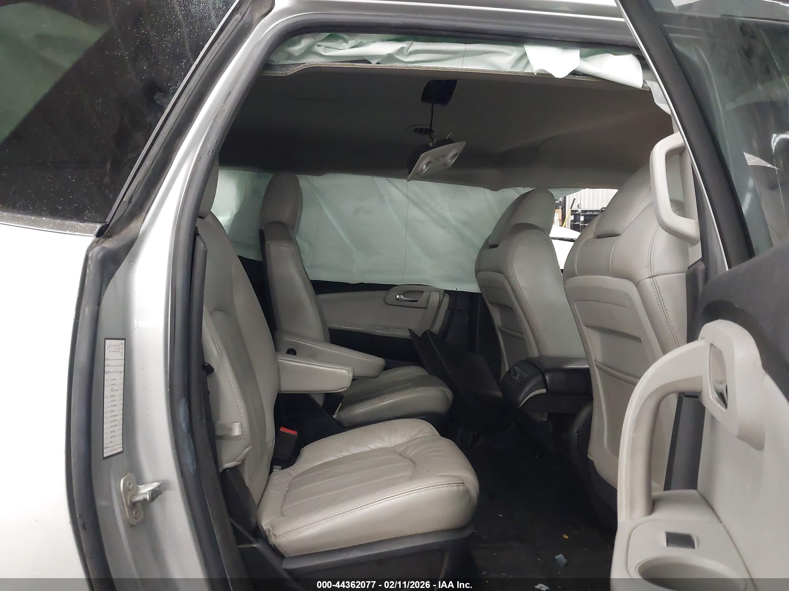 CHEVROLET TRAVERSE image 8