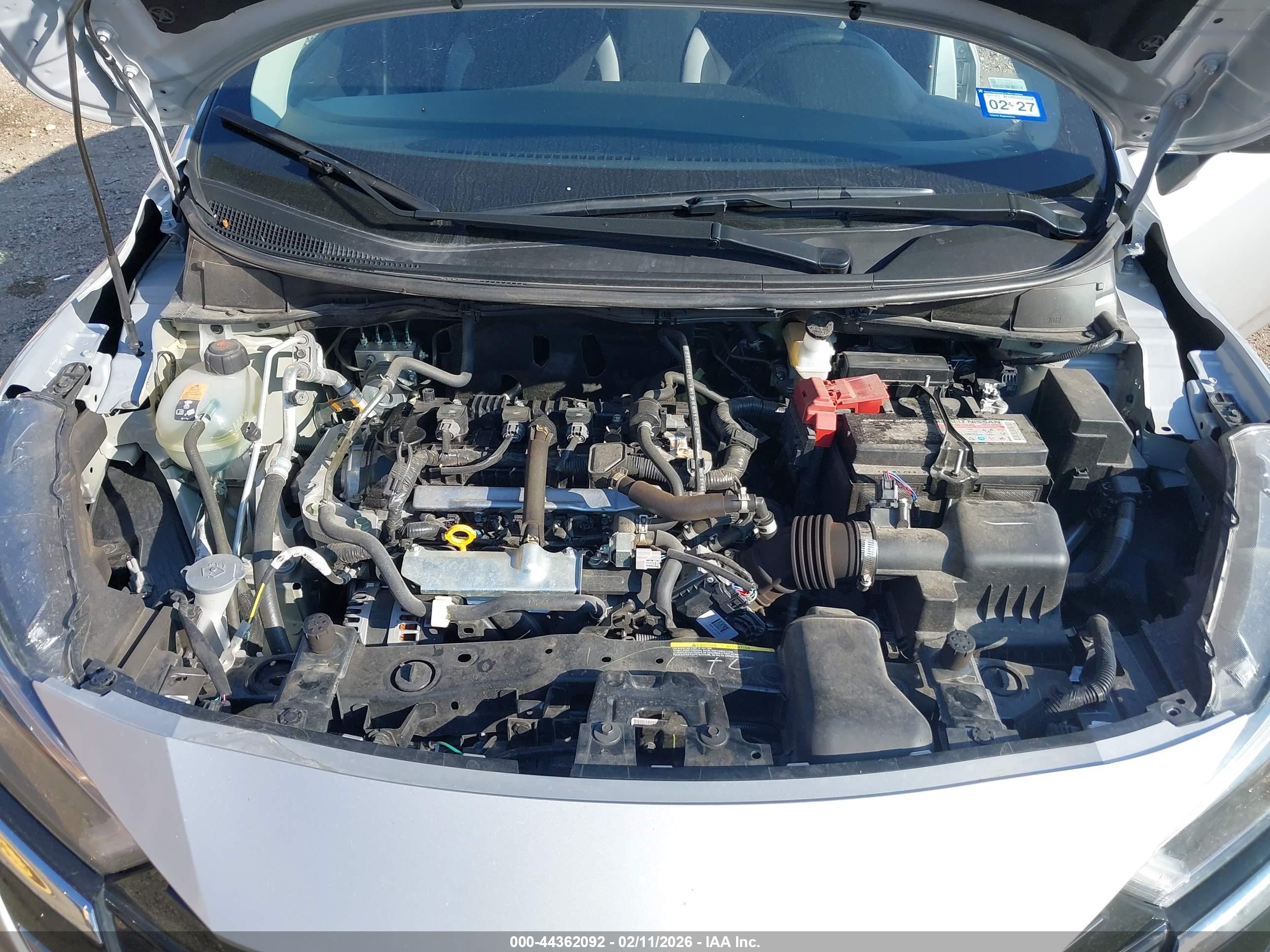 NISSAN VERSA image 10